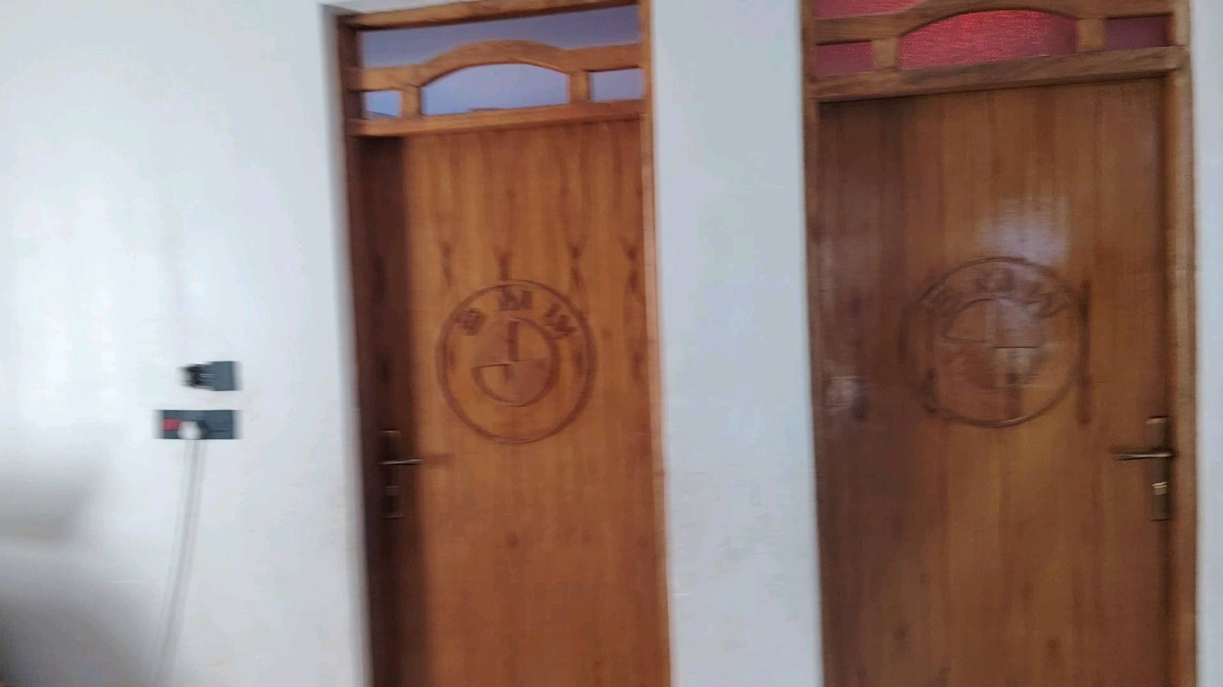 دار رقم معاملة كامله وتقييم كامل المساحة 200م البناء طابوق وصب كونكريت طابقين بناء جديد 2024 العمارة حي الغدير الثانية قرب شارع 20 يتكون من اربع غرف نوم و استقبال عدد2 ومطبخ عدد2 وصالة عدد2 وصحيات عدد4
السعر 140 قابل للتفاوض يرحم والديكم الي ماعاجبه السعر خل يعبر المنشور جزاكم الله خير الأستفسار *********** او ع الخاص