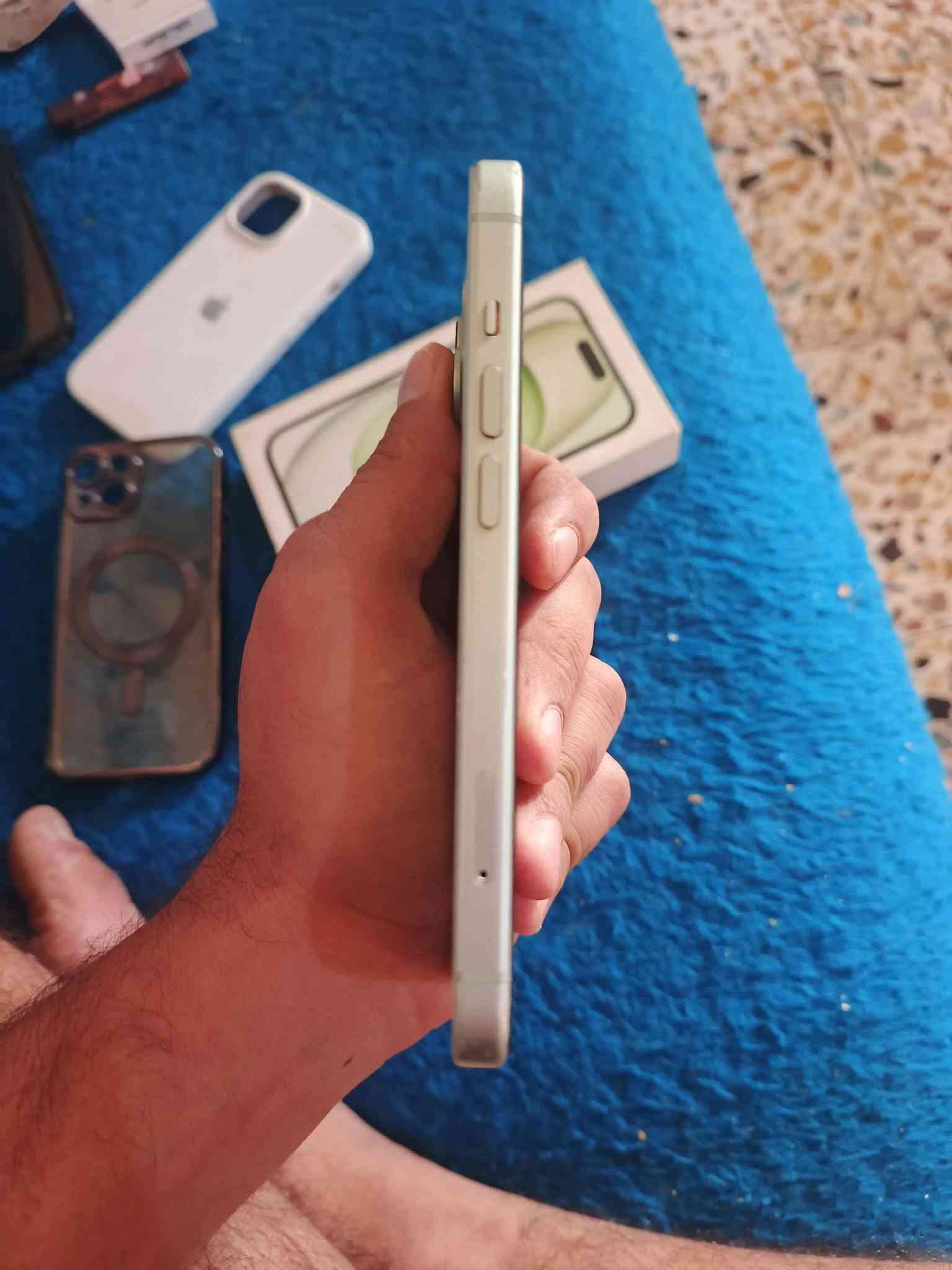 ايفون ١٥ • بطارية ١٠٠ • عدسة ٠٫٥x
