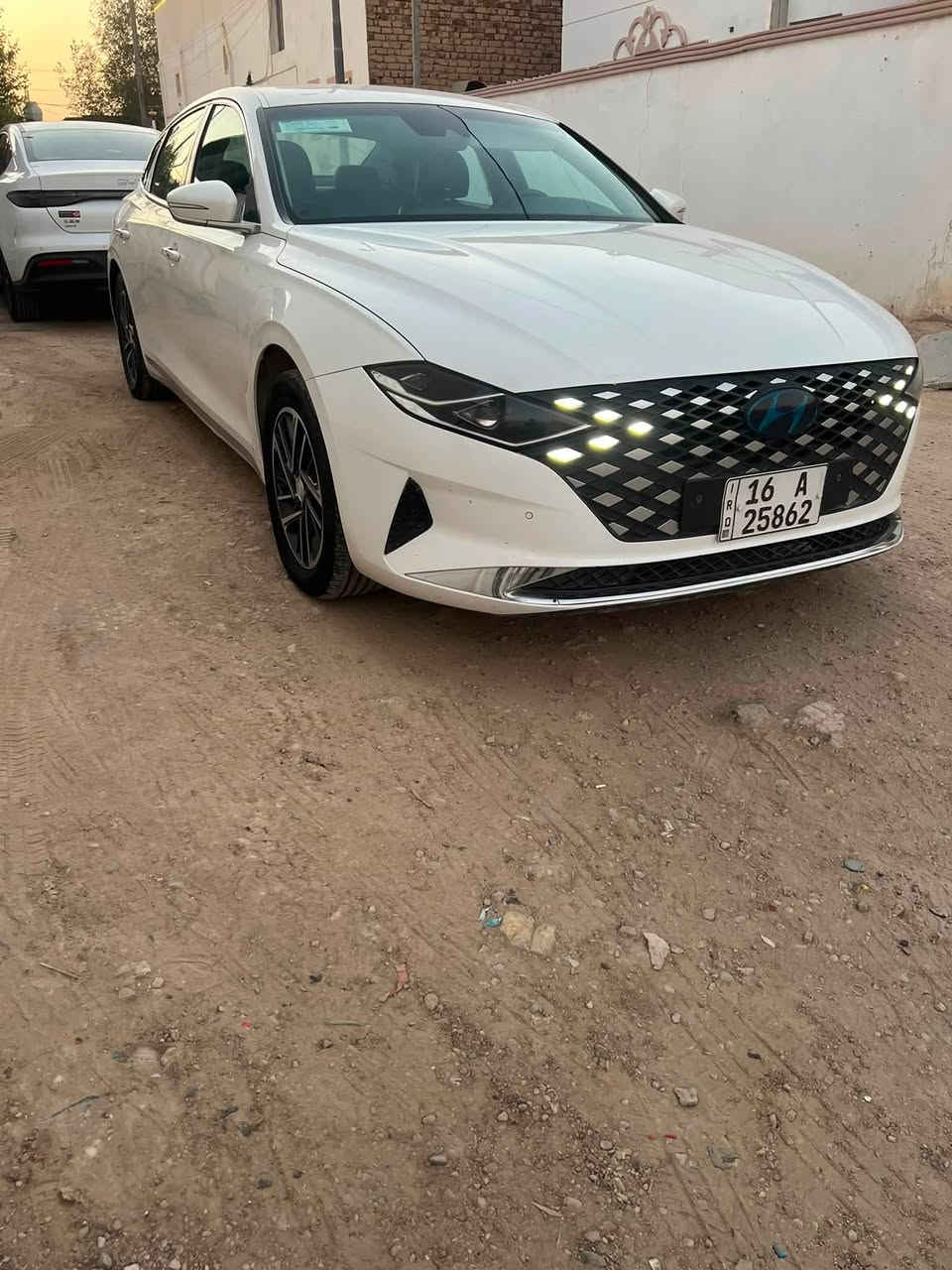 كراندر ازيرا 2022 كفاله عامه رقم قادسية حره بسمي 6 سلندر غاز السعر 195 او مراوس
ملاحظه السياره ما مصفره مشي بلادي 108 شرط الحداديه بلاديه عليها ادامه كامله وتبديل دهن امزويل اصلي امريكي كير ومكينه كلشي كفاله 

فول مواصفات كرسي كهربائي تبريد دشبول شاشه متصله رادارات امامي خلفي جانبي 
مكاني ديوانية مركز 
***********
