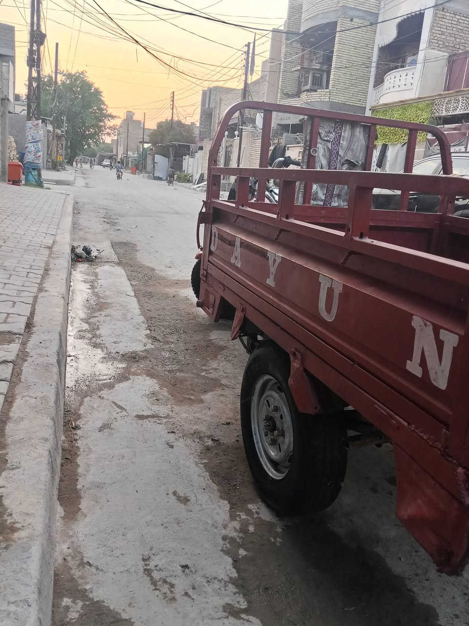 سلام عليكم  ستوتات دايوان للبيع نضيف بياهة اشياء بصيطة يرادله و المكينة فول نضافة السعر 800 وبيه مجال بصيط للتواصل***********
