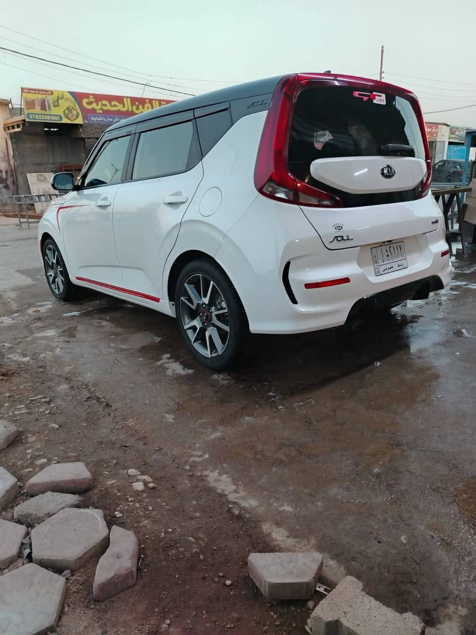 سلام عليكم     للبيع 
كيا صول GT LINE
2021
 ابيض صدفي
فتحه سلايت
اشاير مري
كامره دواره شاشه جبيره
رادارات حساسات
كشتان مخمل اسود
محرك كير مكفول
محرك 2000 دوش المرغوب
رقم واسط تحويل ثاني
بدون حادث بدون أيرباك وبدون دواخل
بيها تقرير غرق للدوسه
مكان السياره واسط مركز المدينه
اني مكلف بل نشر رقم صاحب السياره
***********  
سعر السياره 130 ورقه قابل للتفاوض 
***********

