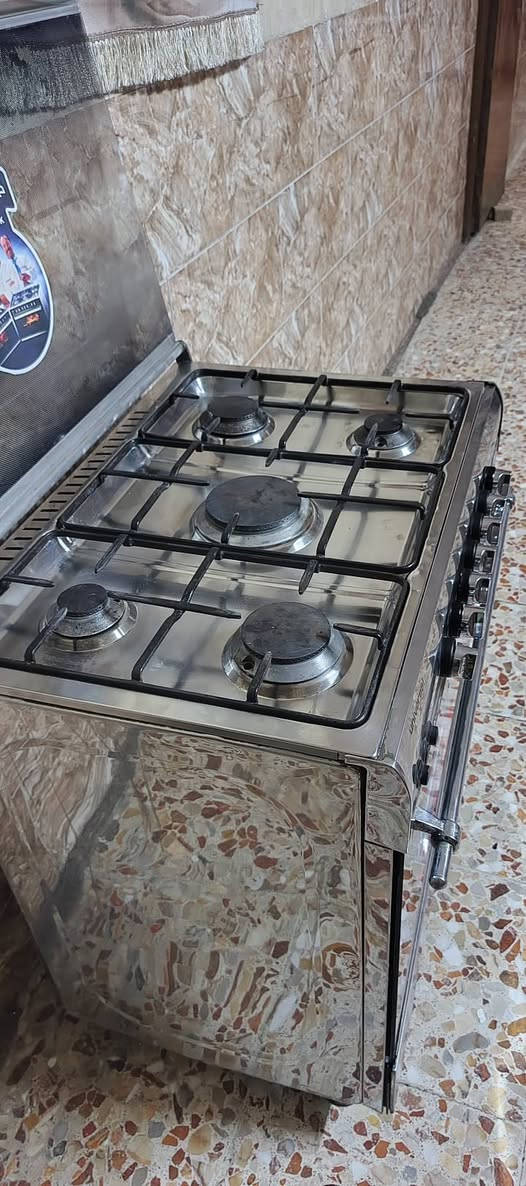 بيع او مراوس
يونفيرسل مصري مستخدم ونظافته مثل ماواضح بصوره ، قياس 60*80  قبق جام افران منفصله ، نار شرط زركه وبسعر مناسب استفسار واتساب ***********
