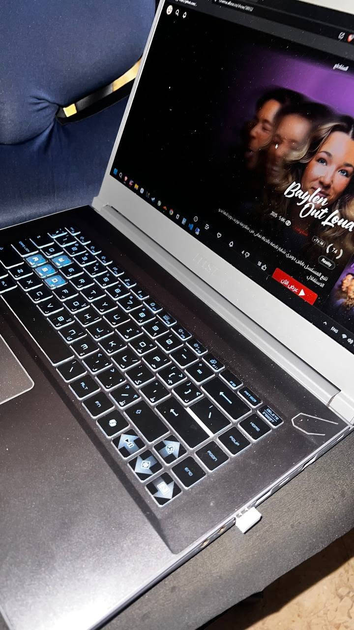 السلام عليكم ورحمه الله وبركاته 

لابتوب MSI Thin 15 B13UX Gaming Laptop

الكارت 2050 4GB

الهارد 512

Intel Core i5-13420H المعالج

الرامات DDR4-3200 (8GB)

تردد الشاشة 144 hz

البطارية نازله باقي بيها 70 بلمية لكن الابتوب اذا تسخدمه للشغل يبقى وياك ساعتين ونص تقريبا 

اذا لعب يبقى ساعه 

الله شاهد الابتوب نظيف حيل وما بي اي مشكلة وان وجد اتصل عليه ونتفاهم

السعر 650 ألف سعر الجديد ب900 واكو بمليون 

الواتس ***********

نص مكتوب في الصور:
- MSI MSI Thin 15 B13UX Gaming Laptop (512GB/8GB) Seller Delivery 1,182,000 IQD اللون Gray الحجم ذاكرة Intel Core i7-13620H بمعالج Thin 15 B13UCX سلسلة - MSI لaptob من ماركة 8GB SSD وسعة تخزين 512 GB Out of Stock وصف المنتج
- Baylen Out Loud