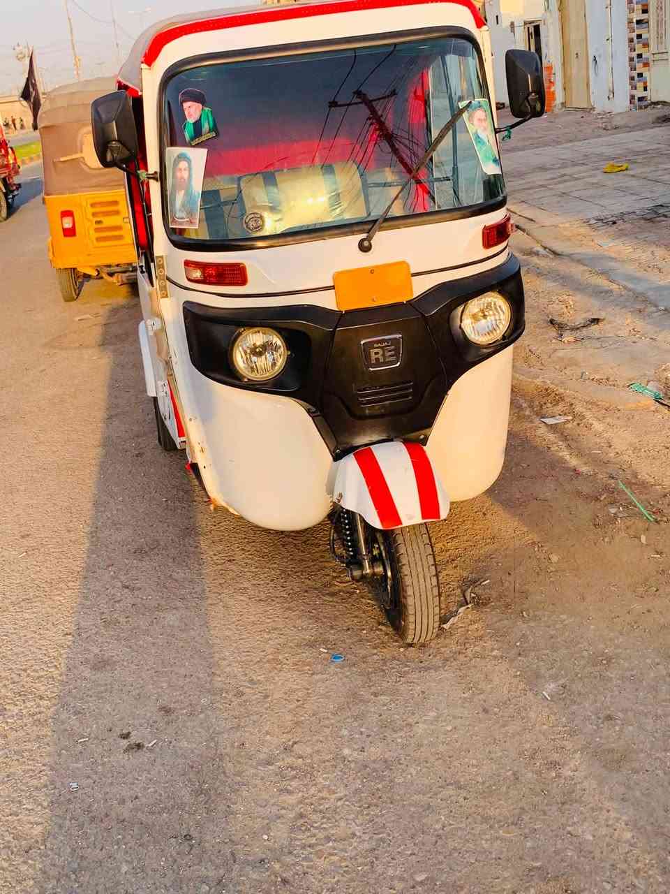 سلام عليكم شباب تكتكً البيع 22وراق وكيل سيد وسام تكتكً جاهزه ما ذب عليه ربع دينار كبل الشارع مكاني المجر سعر 6 و300 وبيه مجال ***********
