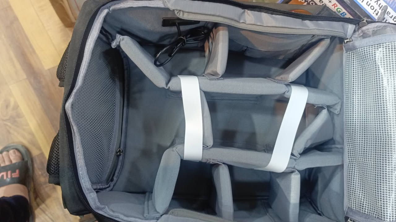السلام عليكم
حقيبة كاميرات و معدات تصوير كبيرة تأتي مع تقاسيم داخلية و جيوب داخلية و خارجية  جديدة 
السعر 80 ألف مع التوصيل يوجد توصيل لجميع محافظات العراق للاستفسار الاتصال على الرقم ***********

نص مكتوب في الصور:
- 42cm 19cm 30cm