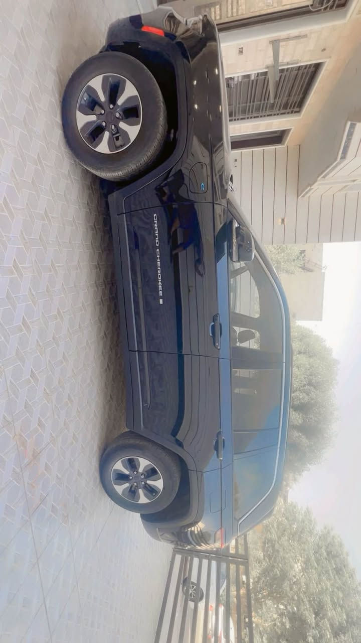 سلام عليكم جيب البيع موديل 23وارد أمريكي ضرره جاملغ فقط سياره فول موصفات رقم بغداد سياره هايبرد بازين ميحتاجً اشرح موصفات كدامكم. سياره جديده  كلش السعر 33مكاني بغداد يرموك هذا رقمي ***********
