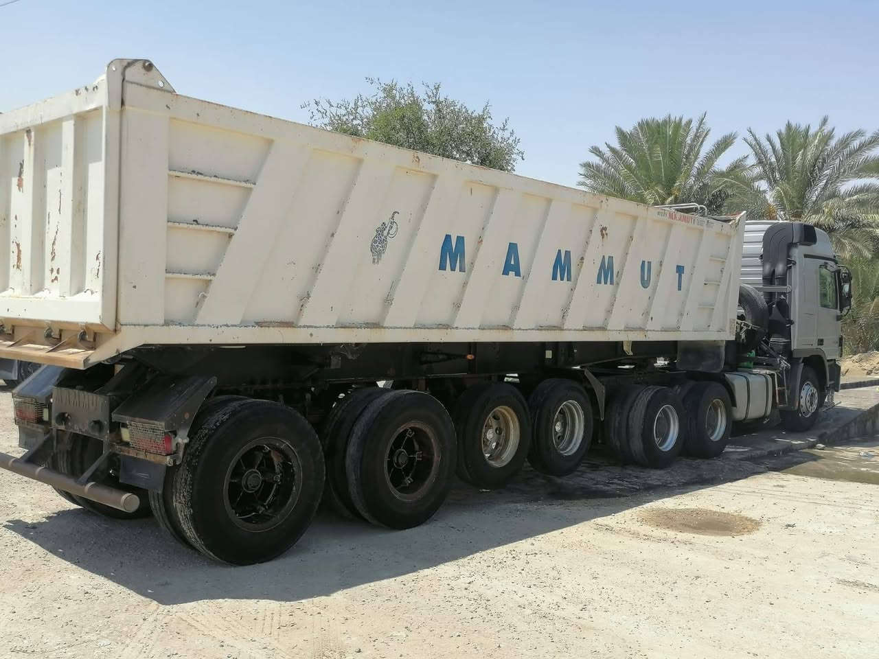 سياره اكتروز خليجي ٢٠٠٥ مكفوله من الصبغ والعربان اماراتيه ٤ محاور موديل ٢٠١٧ لاستفسار عل رقم *********** علمن مكلف بنشر
