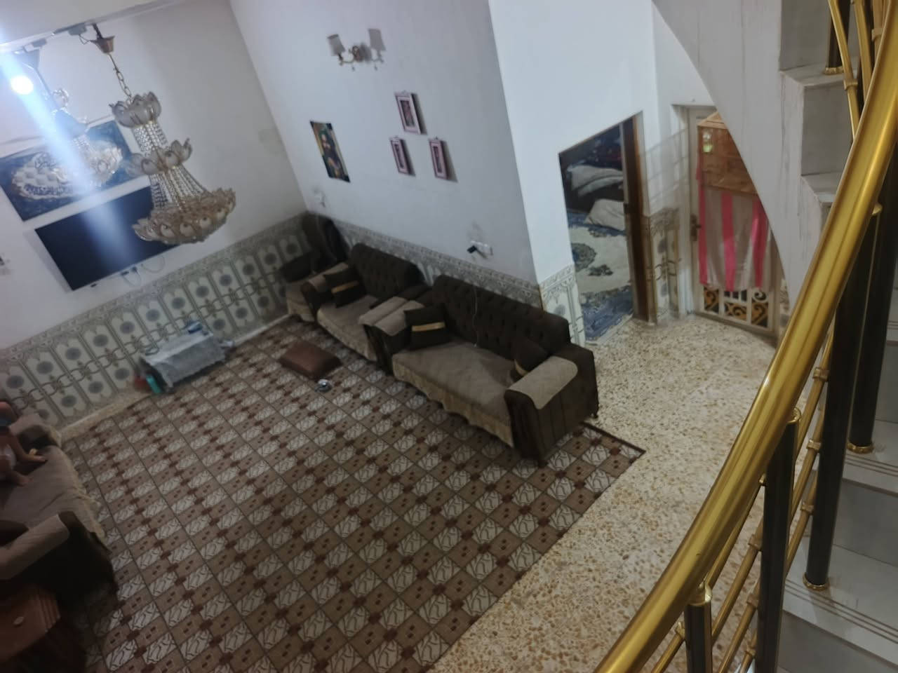 ياالله
سلام عليكم
البيت البيع طابو صرف
مساحه ((200)) متر بناء حديث ومسلح
الماجديه قرب مقام سيد جميل يعني بل مقدمه
يحتوي على 
استقبال وصاله
غرفتين نوم معه مطبخ معه منور كبير 
معه صحيات داخليه صحيات خارجيه
معه صاله كبيره فوك البيت جاهز ويخبل
استفسار اتصل برقم
((***********)) 
((***********)) اخوكم أبو عراق....
