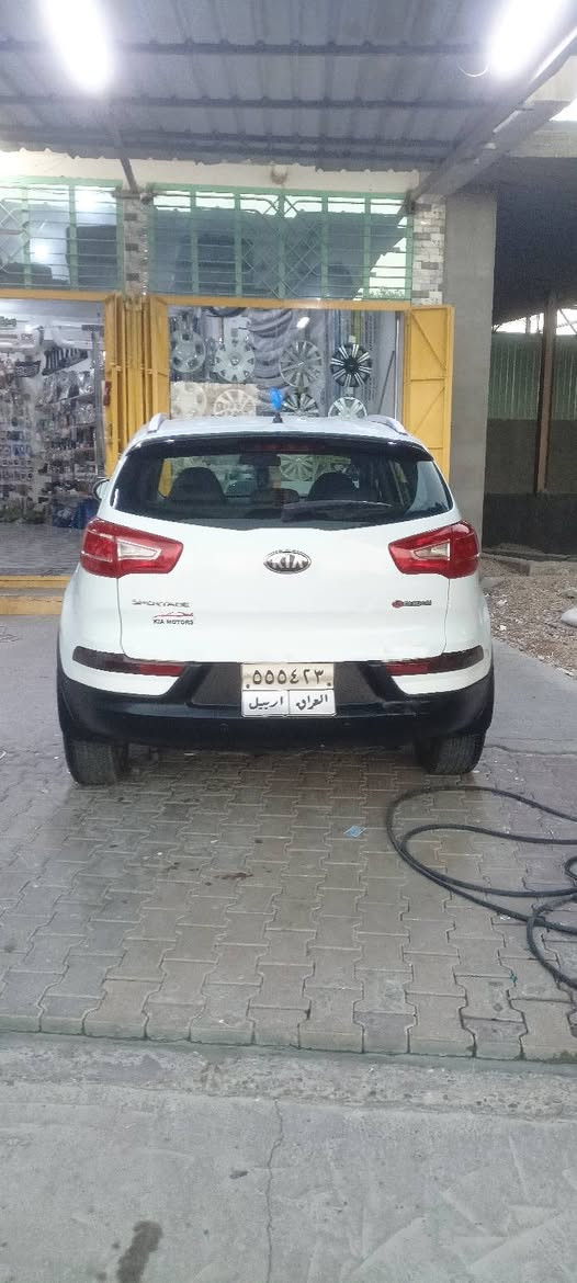 السلام عليكم سبورتج 14 خليجي مكينه 2000 دوش بيها بنيد وربع جاملغ صبغ بدون ضربه  سياره كير محرك تبريد صدر جاهزه مابيها كل نقص تخم تاير رقم اربيل سنويه ساقطه صار 4اشهر راعيه يمي شوكت متريد تحول مكان سياره انبار هيت سعر122 وبي مجال ***********
***********
