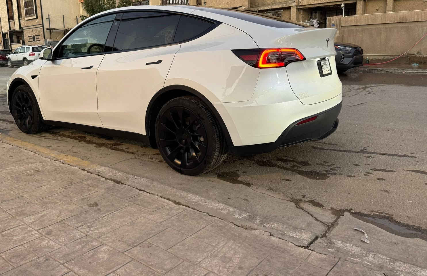 !!  Tesla Y 2024 🔹 Utility Sport🔹Long Range ️ !!

✔️ Tesla Y 2024 RWD

✔️ رقم بغداد 

✔️ تسلا Y ➖️️ الفئة الرياضية
 
✔️  المقطوعة 8000 ميل

✔️ داخل جلد أبيض 

✔️ دفع خلفي

✔️ كامرات محيطية 360°

✔️ رادارات محيطية 360°

✔️ أون لاين 

✔️ حادثه نقص جاملغ أمامي جهة اليسار  ودعامية
لايت جهة اليسار - لا دواخل ولا شواصي ولا
أيرباك- مثل ما موضحة بالصور.

                                            $ 25.300💸

☎️ للأستفسار ☎️
 *********** ➖ ️على الخاص
