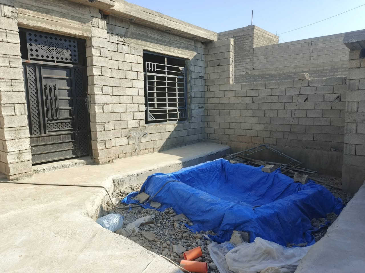 السلام عليكم هيكل للبيع مساحه 250متر كامل مي مجاري صبه لاش البيت 30 وبي مجال البناء فول تعال وشوف بعينك ***********
