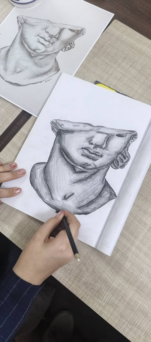 سواء كنتِ تحبين تطوير موهبتكِ، أو تسجيل طفلكِ، أو احتراف الرسم بالزيتي.. باب التسجيل مفتوح الآن في الموصل الجانب الايسر / مجمع مكة المكرمة/ شركة السحابة للتدريب 🖌️🤍

📌 اختري دورتكِ الفنية (3 أسابيع لكل دورة بواقع 9 محاضرات ):

👧 1. دورة الأطفال:

تعليم أساسيات الرسم والألوان المائية خطوة بخطوة في أجواء ممتعة و تفاعلية لتنمية الإبداع والثقة.

🎨 2. دورة الهاويات وطالبات الفنون:

أساسيات الرسم الأكاديمي، النسب والتناسب، المنظور، الضوء والظل، وتقنيات الرسم المائي.

🖌️ 3. دورة الألوان الزيتية:

التعلم من الصفر: خامات، مزج الألوان، تقنيات الفرشاة، وتنفيذ لوحة زيتية متكاملة خاصة بكِ و من اختياركِ ✨.

✨ الدورات مناسبة جداً للمبتدئات والهاويات وطالبات الفنون.

📩 للحجز المباشر أو الاستفسار:

📞 الواتساب / الهاتف: ***********

💬 أو مراسلة بريد الصفحة 

 
              #رسم #تعليم #art #دورات #طالبات #وفاءالعمري #فن #بنات
