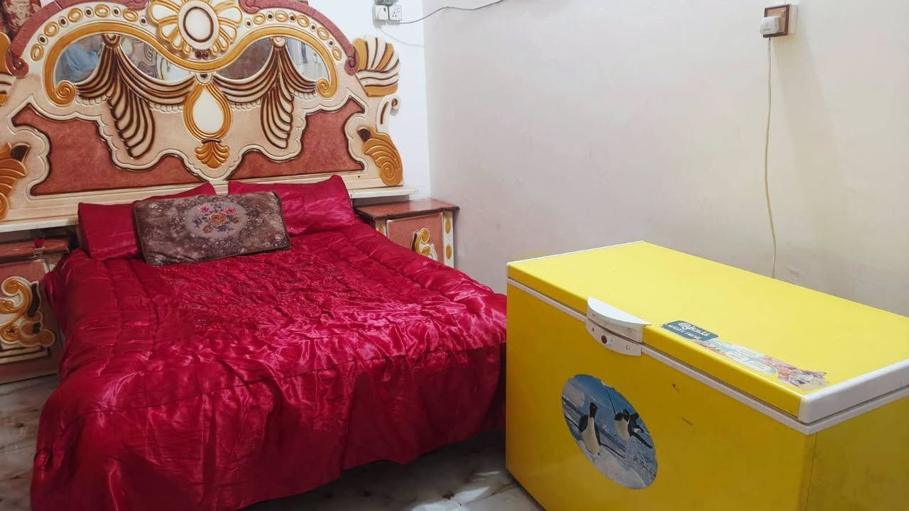 بيت ٢٦٠متر طابقين منطقة ال محينه قرب ابتدائية الامام الباقر
بناء طابوق كونكريت يباع مع الاثاث حصرا
بسعر الكلي ٨٨ يحتوي ٤ غرف صالتين استقبال مطبخ
الاثاث
غرفة أخشاب عدد 2
+سرير نفر واحد +سبالت عدد3 جداري وسبلت عمودي 3 طن جديد +مجمده + ثلاجات عدد 2 + مراوح عدد 5 + طباخ كبير +كاونتر+سنك+
منظومة ماء تحليه+بوفيه+ غساله كبيره+ معرض خشب+بردات عدد 3+تنور غاز + تنور كهربائي+قناني غاز عدد 2 + ديوان كامل + سخانات عدد 2 كبير وصغير+ تانكي كبير حجم 1000+تانكي حجم 500 + ماطور ماء عدد 2 + جزامه + فراشات مثل دواشك وبطاطين وفراش الارضيه ميز شاشه + شاشات عدد 3 + منظومة كاميرات + ميز مجرات بلاستيك+ ديلاب حديد
واتساب *********** علي عبدالكاظم
