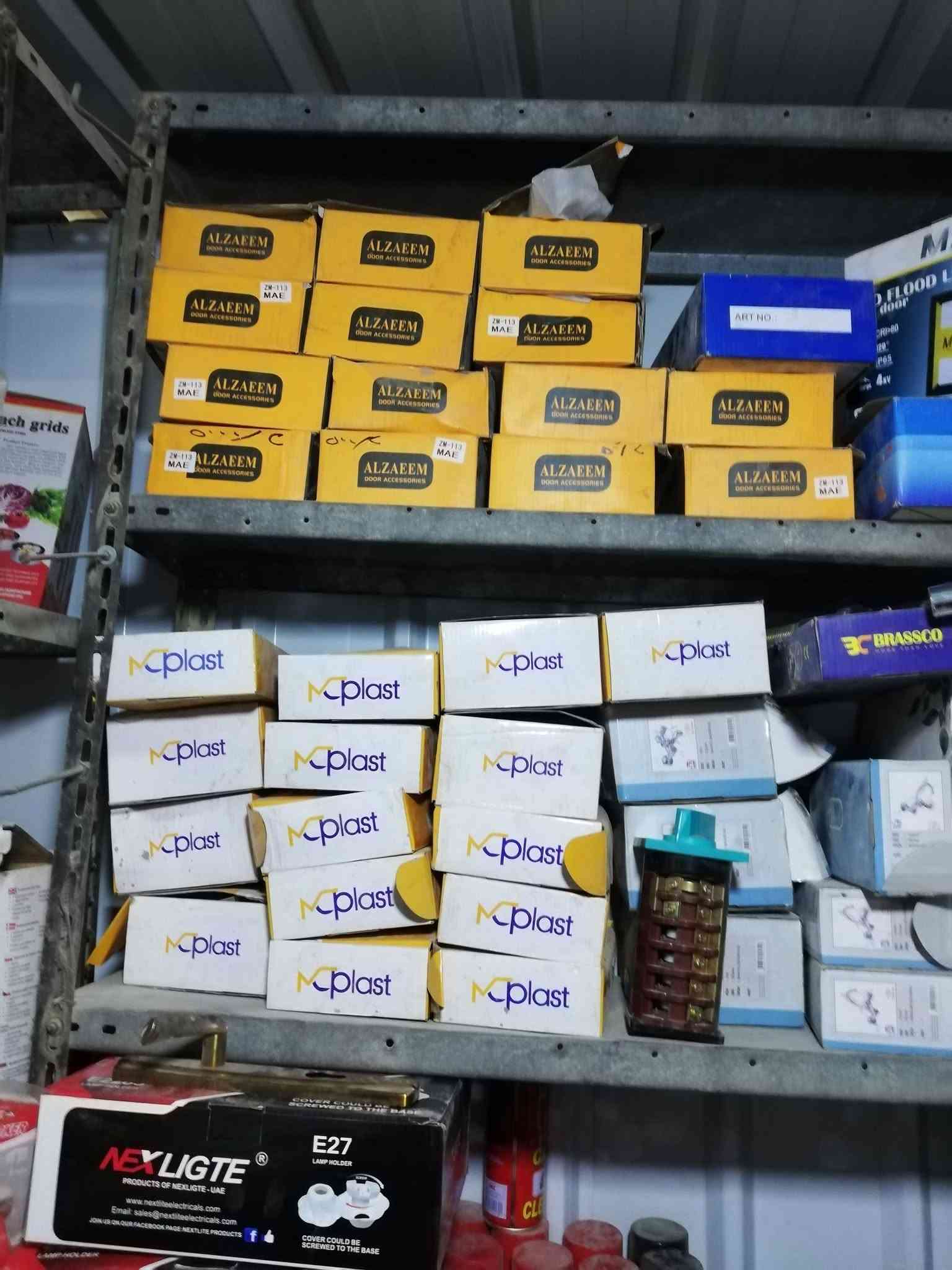 محل لبيع بغداد حي العامل قرب مسبح الرافدين *********** واتساب سعر ٦٥٠٠ مليون دكسن رفوف عدد ٨ ميز ٣ طباقات وياهن
