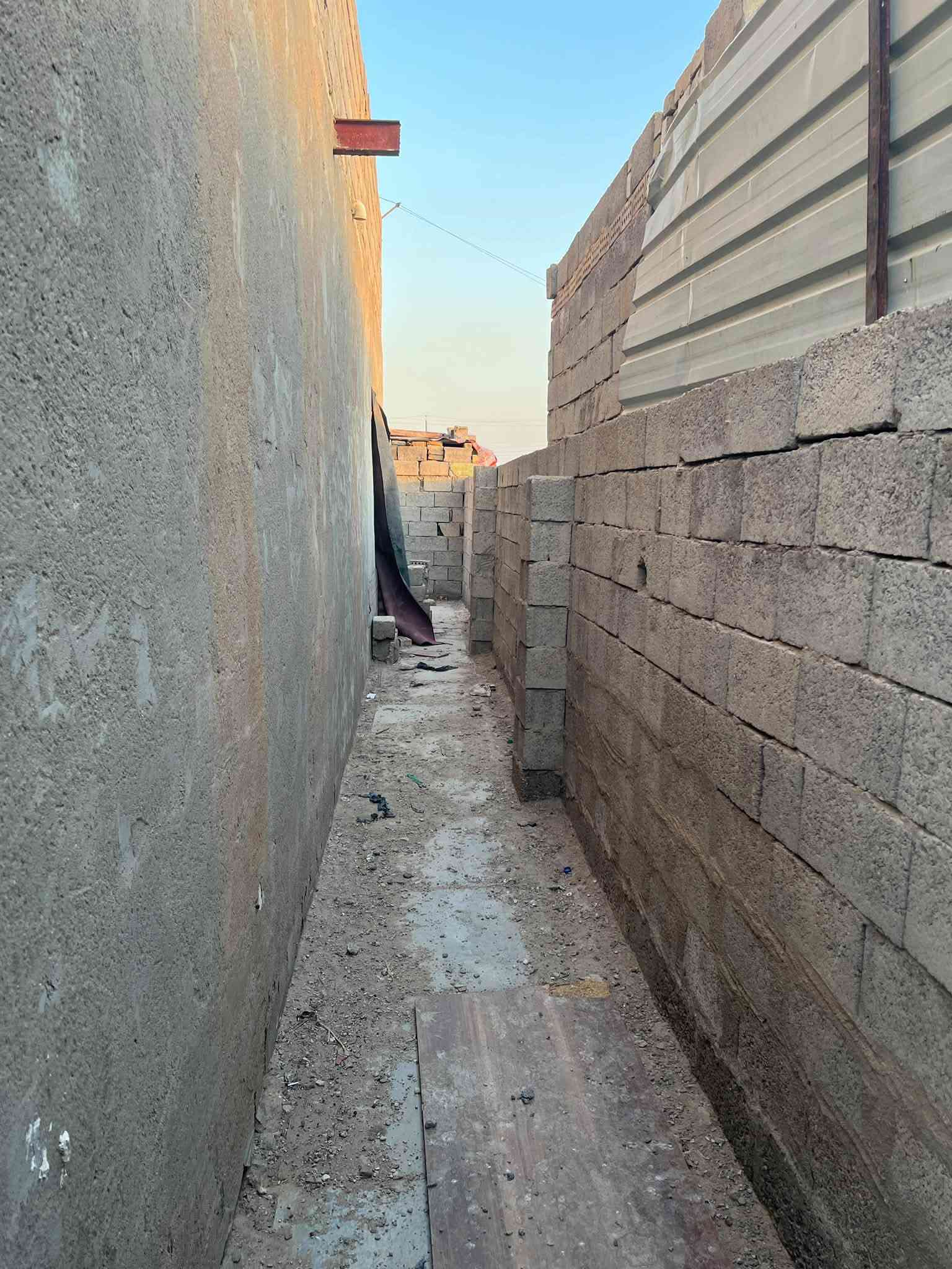 السلام عليكم بيت للبيع مساحه 120 متر اصولي سبع قصور نهاية شارع ابو جاسم المالكي خدامات كامله عوزه ترميم بس السعر 20 وبي مجال الاستفسار *********** موجود خاص وواتساب
