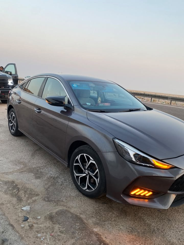 السلام عليكم
MG gt 2023 
سيارة جاهزة من كلشي 
ماشية 82 
حدادية 
تبريد 
كير مكينة 
السيارة كفاله من الصبغ 
والمعجون 
بيها ضربات خفيفه موضحه بالصور 

بيها بالجاملغ الخلفي وبالصندوك  
 يرجعن ع البارد مامصلحهن ع وضعها ابيعها 
السعر 105 وبيها مجال بسيط 
بصرة  واتساب ***********
الاتصال ***********

