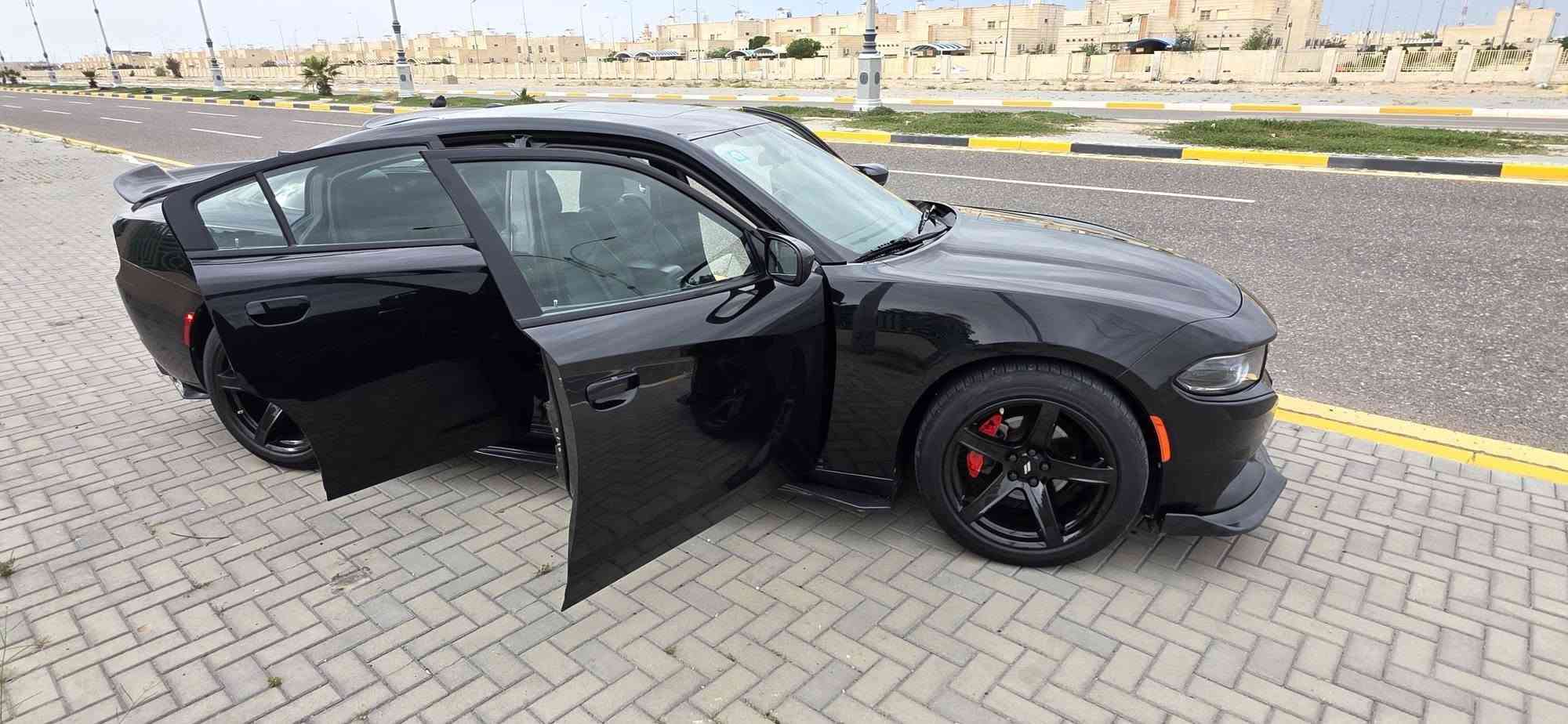 جارجر 19
فول SXT بلاص  كفاله 

تدفئه تبريد كشنات  لخلفي تدفئه 

ستيرن تدفئه 

فتحه 

تخم تاير  

لايت زنون 

سياره دخول نسبه تعمل وتسير نسبتهه دواسه 

وهواي مواصفات بيهه 
وتواصل عله هاذ رقم ***********

وتساب موجود سعر 225
