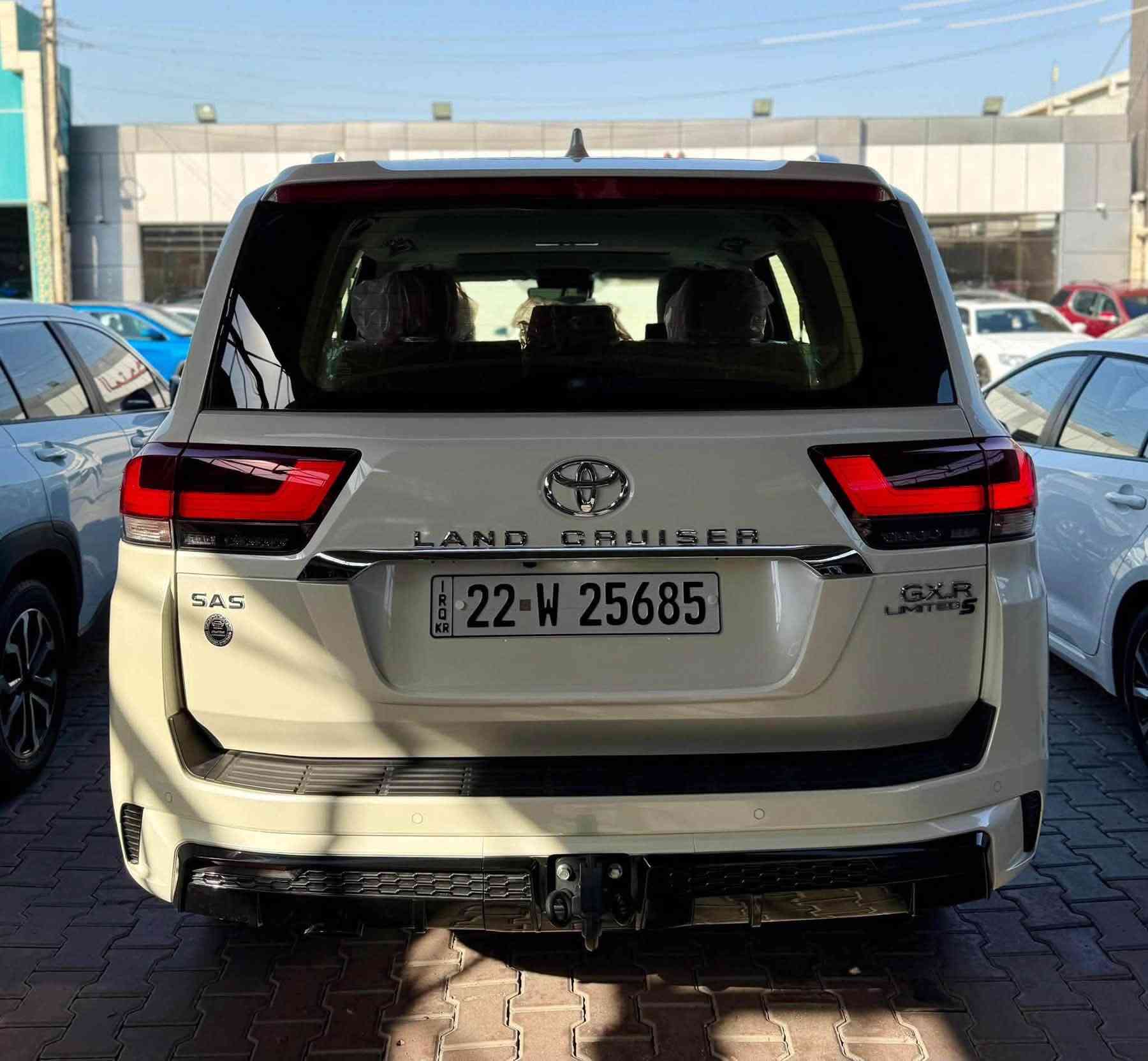 لاندكروزر  GXR Limited,s   2026
ضمان ساز 
عداد فقط 1,000 كم | بحالة الزيرو 

فول مواصفات
محرك 4000  V6 تنفس طبيعي
نظام السلامة المتطور Toyota Safety Sense (TSS)
رادار ومنظومات أمان متطورة
مثبت سرعة تكيفي
نظام التحذير من الاصطدام
نظام المحافظة على المسار
4 كامرات 360 درجة
انارة داخلية لدات 
وباقي المواصفات معروفه من تويوتا

🛡️ ضمان 5 سنوات من تويوتا 
🔧 صيانة مجانية لغاية 40,000 كم

🔥 عداد 1,000 كم فقط!
سيارة بحالة الزيرو وفرصة مميزة جداً لعشاق ملك الطرق لاندكروزر 

العنوان : بغداد - معارض البياع - الشارع الرئيسي

رقم اربيل بأسمي تحويل مباشر

للتواصل : ***********
***********
