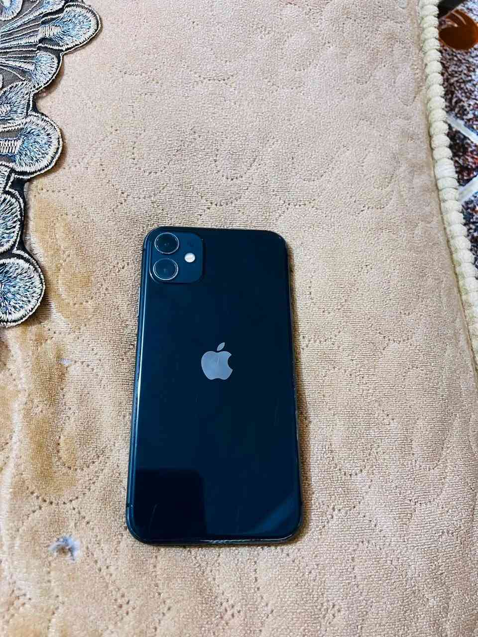 سلام عليكم ايفون 11 عادي للبيع ذاكره 128 بطاريه 73 شريحه ما تشتغل وفيس ايدي متوقف  وبأقيي جهاز كله شغال  من كامرات من سماعات كله شغال  من خذيته حسب حجي راعيه ما مفتوح مكاني بصره قرنه ***********
