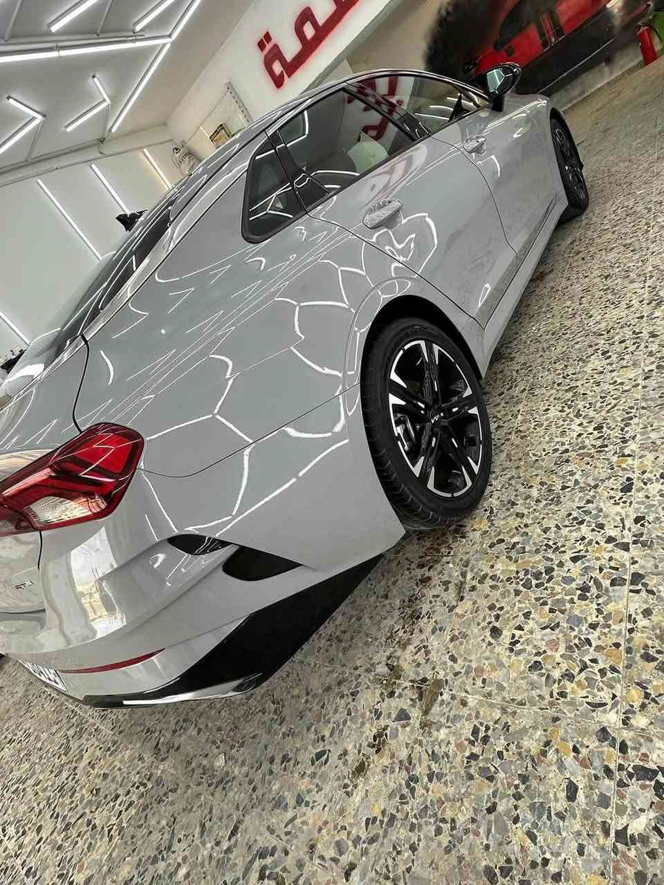 السلام عليكم

   Kia k5  Gt-line 2023

كي فايف جيتي لاين 
 
للبيع 

اللون:اسمنتي

حجم المحرك:1.6تيربو 🚀

وارد امريكي

الضرر:جاملغ خلفي  وبالعراق نفس الجاملغ الخلفي نضرب وتعدل 
وباب السايق مبدل بلادي وبيها تعديل بارد

( بدون لغد وبدون ايرباك)

موضح كلشي بالسونار منزله بالصور

السيارة ماشية:58 الف km

مواصفات:

السيارة بصمة 

بصمة ابواب عدد2

فتحة سقف بانوراما بالكامل

داخل احمر

4 انظمة قيادة

رادارات امامية وخلفية وجانبية

حساسات امامي خلفي

جنطة ذكي

نقطة عمياء

تشغيل عن بعد

قيادة ذاتية

دخول ذكي 

كروس مثبت سرعة

تحديد مسار

شحن لاسلكي 

هاند بريك كهربائي

اوتو هولد

كشن السائق كهرباء

وباقي مواصفات الجيتي لاين معروفة

اخوتي كلشي موضح بالسونار والسيارة كدامكم 

الشراي يجي يشوفها ويفحصها ويقتنع بيها وعيوني اله

رقمها بغداد بأسمي تحويل ثاني يوم

السعر (185)
مكانها بغداد-الحرية

***********
