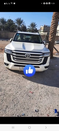 وبركاته للبيع سيارة لاند كروزر موديل ٢٠٢٢ ساز أصلي رقم بغداد بسمي تحوي...