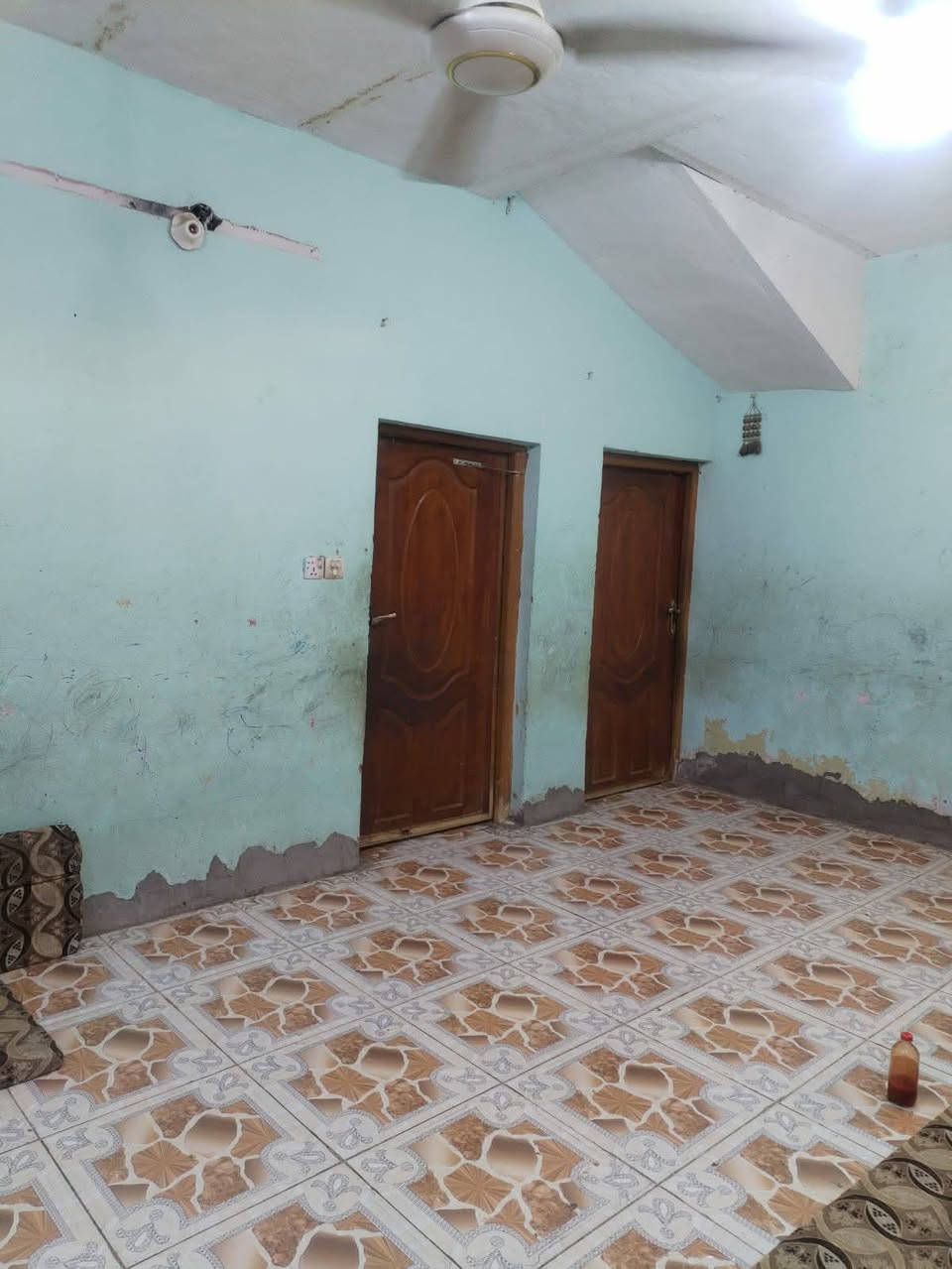 السلام عليكم بيت للبيع 200 متر بلجربرعية الأولة كامل عل مبادرة مطلوب للمصرف العقاري ل84 مليون القصد الشهري 380 الف.  بيد البائع وقابل لتفوض مع استبدال الكفيل
تفاصيل البيت غرفتين + صالة+ مطبخ حار وبارد+حمام داخلي وخاورجي+ براني
الطابق الثاني غرفة ضمن البيتونة+ عرفة كشف لصطح معة حمامات_
لتواصل ***********
السلام عليكم بيت للبيع 200 متر بلجربرعية الأولة كامل عل مبادرة مطلوب للمصرف العقاري ل84 مليون القصد الشهري 380 الف.  بيد البائع وقابل لتفوض مع استبدال الكفيل
