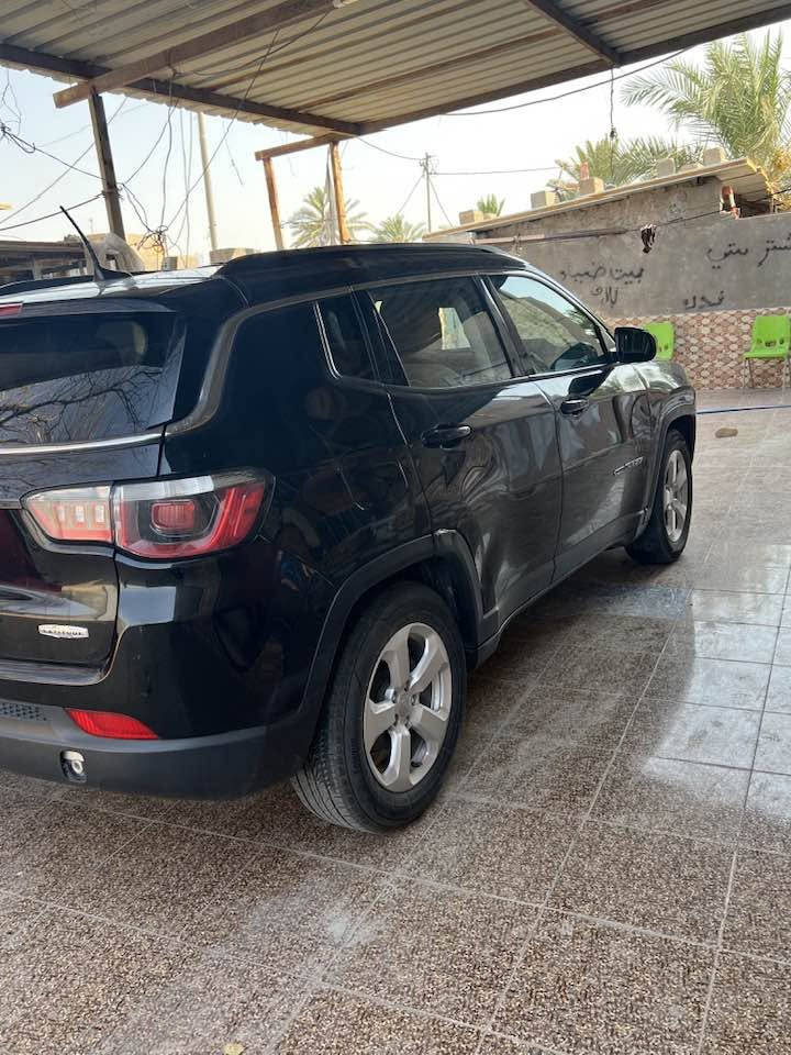 للبيع: جيب كومباس (Jeep Compass Latitude) موديل 2019
: محرك 2.4L تنفس طبيعي (اقتصادي ومرغوب) مع كير أوتوماتيك 9 سرعات.
 
: المحرك، الكير، التبريد، والحدادية كلها مكفولة وبشرط الفحص والتقليب.
 الممشى: 120 ألف كم فقط).
 المواصفات:
 شاشة أندرويد كبيرة حديثة.
 كاميرا خلفية.
 تشغيل بصمة + دخول ذكي.
 نظام قيادة متعدد للأوضاع (Auto / Snow / Sand / Mud).
 تحكم استيرن كامل + مثبت سرعة.
 دوشمة وتخم كشنات مرتب.
 ويل كوب حجم كبير.
تبريد ثلج بعد معروف امريكي تبريده شلونه
 الحادث والأصل: وارد أمريكي، تصليح درجة أولى مرتب، مكفولة من الصبغ والمعجون (يوجد فقط تعديل بارد بسيط جداً بالباب الخلفي الأيمن بدون صبغ)، والأيرباغات مكفولة.
: تحويل مباشر وباسم صاحبها،سياره  جاهزة للتحويل فوراً.
ما تصرف عليها
 السعر:120 ورقه وبيها مجال بسيط بعد المعاينه
للاستفسار 
وقمي ‭***********‬
