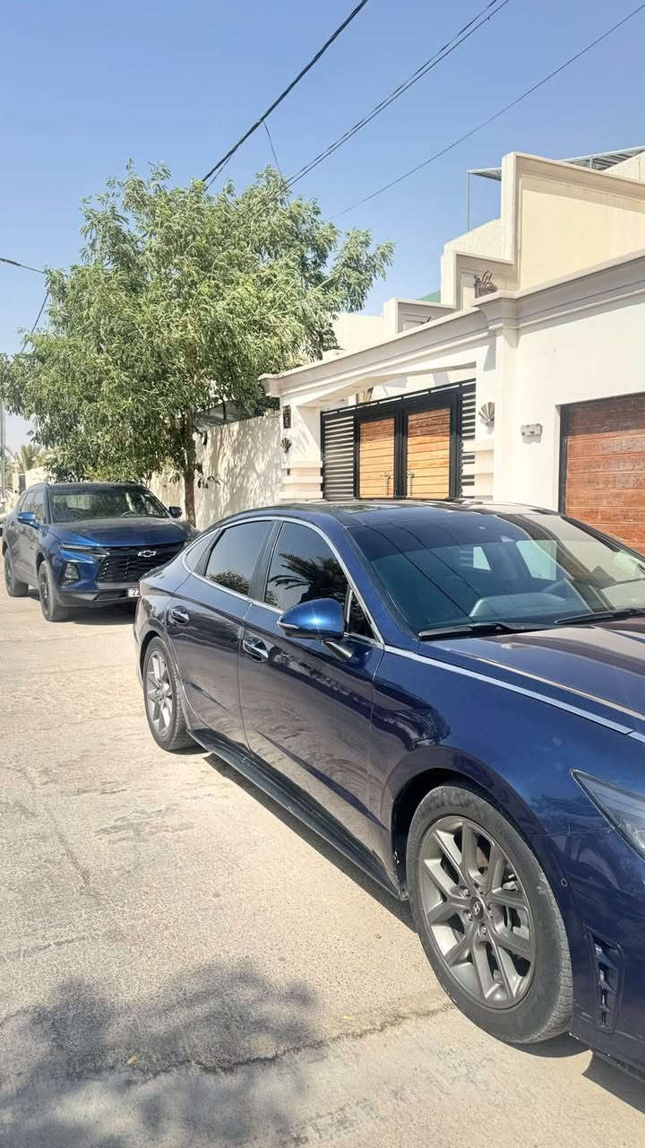 السلام عليكم

سوناتا موديل 2021 فئة لمتدد فول الفول

اعلى فئة بالسوناتا 

  شنو ابالك بيها مواصفات

اوتو بارك تتقدم وترجع بالريمونت 

رقم بغداد باسمي تحويل ثاني يوم حجم المحرك 1600تيربو 

1- بصمة ابواب لمس + تشغيل + صندوق

2- بانوراما ( فتحة سقف ) + بردة سقف كهربائي 

3- دشبول دجتال متغير 3 الوان

4- كشنات جلد

5- كشن كهرباء  2 امامي 

6- كشنات تدفئة تبريد

7- خزن 128 كيكا + ( android auto + apple car play)

8- 4 رادرات امامي وخلفي وجانبي + توقف تلقائي

9- اشاير في المري + نفطة عمياء في المري

10- انارة داخلية مركزيه 13 لون بلادي بيبان ودشبول

11- شاشة الحجم الكبير 12 انج + تحكم عام على السياره

12- سستم صوت BOSE الصوت 12 سماعة و دمام 2

13- لايت امامي 4 عدسات LED بكلايتات لد

14- هاندبريك بصمه + اوتو هولد للتوقف في الازدحامات

15- شاحنة طوارئ شحن سريع

16- منفذ USB امامي خلفي 

17- شفتات في الاستيرن كير ( تبترونك رياضي )

18- نظام المساعده على الاصطفاف

19- نظام الترحيب عنده الاقتراب داخل وخارج السياره
 

20- 4 وضعيات قياده + تغير اللون في الدشبول 

21- نظام تحديد المسار 

22- مثبت سرعه 

23- نظام مستشعرات في الباب من تنفتح الباب تتوقف السياره 

24- تبريد السياره بيانو 

25- كيجات الكتورنية

26- كير 8 نمر دبل گلج

27-  خمس كامرات

وبيها بعد مواصفات 

حادثها موضح السونار 

للاستفسار:***********

ملاحضه متواجد فقط على الرقم التالي والواتس اب النجف, العراق
