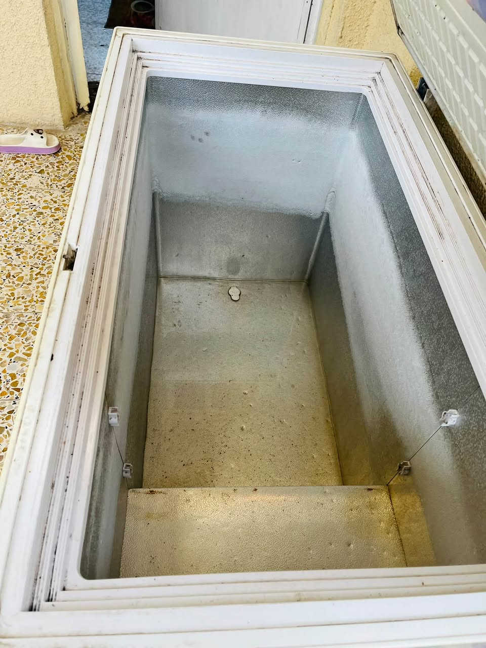 السلام عليكم مجمده لبيع حجم16 قدم تجميده خير من الله سعر130 بيه مجل بسيط رقم ***********
