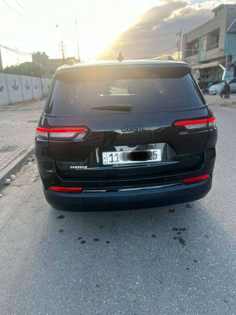 ‏ jeep Grand Cherokee Laredo L Black Top 2023
.
المواصفات الأساسية:
 • الموديل: Jeep Grand Cherokee• 
 • السنة: 2023
 • المحرك: V6 سعة 3.6 لتر
. ‎ 
*حادث بدون قطرة صبغ  وبدون اي قطعه تبديل فقط دعامية وضارب الحاسس مال ايرباك وطاگ الايرباك دشبول ودرگه گير ومكينه خير من الله الدشبول صافي متصرف عليهة اي دينار جاهزة من كلشي صدر مكفول امامي وخلفي 
*ممشه53 فقط 
*فتحة سقف
*مرقم بغداد بأسمي هزتهة مساقطه
 *7 راكب VIP منفصل
*شفتات سرعه
 *جنطه كهرباء
*رادارات مانع تصادم 
*اوتو ستوب خروج عن المسار 
*تشغيل عن بعد 
*تدفئه  مقاعد امامي خلفي مع المقود 
*تبريد 3 قطع
*شاشه كبيره لمس 
‌‎* رادارات جانبيه خلفيه 
‌‎* تحذير الخروج عن المسار 
‌‎* تحذير النقطة عمياء  .
‌‎* نظام تحذير عند التقاطعات.  
‌‎* المصابيح الأمامية LED.
‌‎* كشافات الضباب LED. 
‌‎* دخول ذكي. 
‌‎* بصمة  للدخول الذكي. 
‌‎* حساسات خلفية. 
* شحن لاسلكي
مكاني بغداد  تفاصيل اكثر متواجد خاص  بيع او مرواس حسب القناعه
رقمي ***********
*********** 
واتساب  فقط ⬇️
***********
