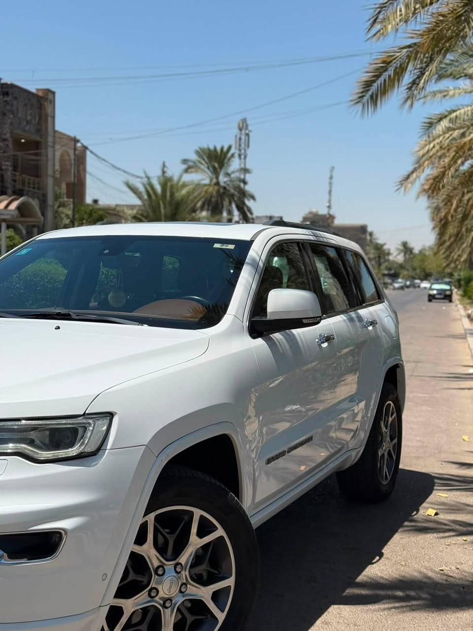 للبيع  جيب اوفرلاند خليجي وكالة هارلم  ٢٠٢٠  رقم بغداد
مكفولة كفالة عامة جديدة جدا
بيه بارد بل صندوق  وبيه رصعه بل باب فقط مبين بل سونار 
محرك ٣٦٠٠ / ٦ سلندر 
ماشيه83 كيلو 
مواصفاتها
-گير 8 نمر 
- جكات 
-داخل قرميدي + كشنات خزن ميموري، كشنات تدفئة تبريد
-حساسات امامي خلفي
-نقطه عمياء 
+ رادار جانبي
-بانوراما طكتين
-مري شفط +ترحيب
-مثبت سرعه + لايتات زنون عالي ناصي 
-تشغيل عن بعد +بصمه ابواب وصندوك
-هيتر ستيرن + مرايه جانبيه
مرايه وسطيه اوتو +كار بلي
 - نظام وقود اقتصادي اوتو 
- نظام وقوف ذاتي 
بعد الاوفرلاند معروف بمواصفاته
السياره عليه منضومه زنون 
مكان السيارة بغداد
‏***********
السعر 300 وبيه مجال
