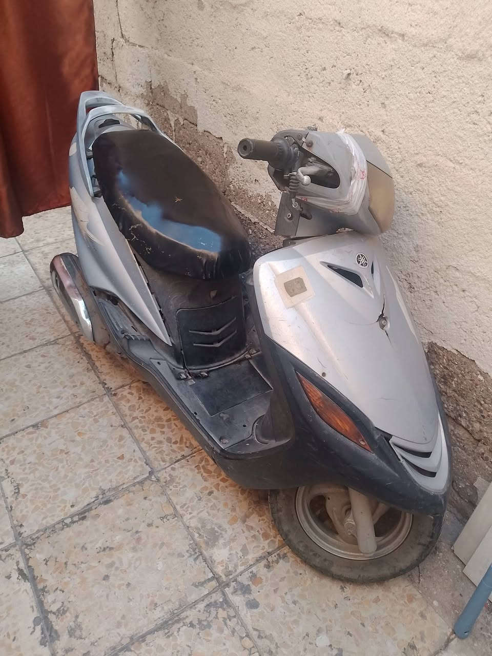 السلام عليكم عندي دراجه ثعلب طفت عندي بشارع البارحه الله شاهد ما اعرف سبيها اريدعا بسعر 250 الف عنوان حي اور رقم *********** هذا رقمي يريد يتواصل وياي
