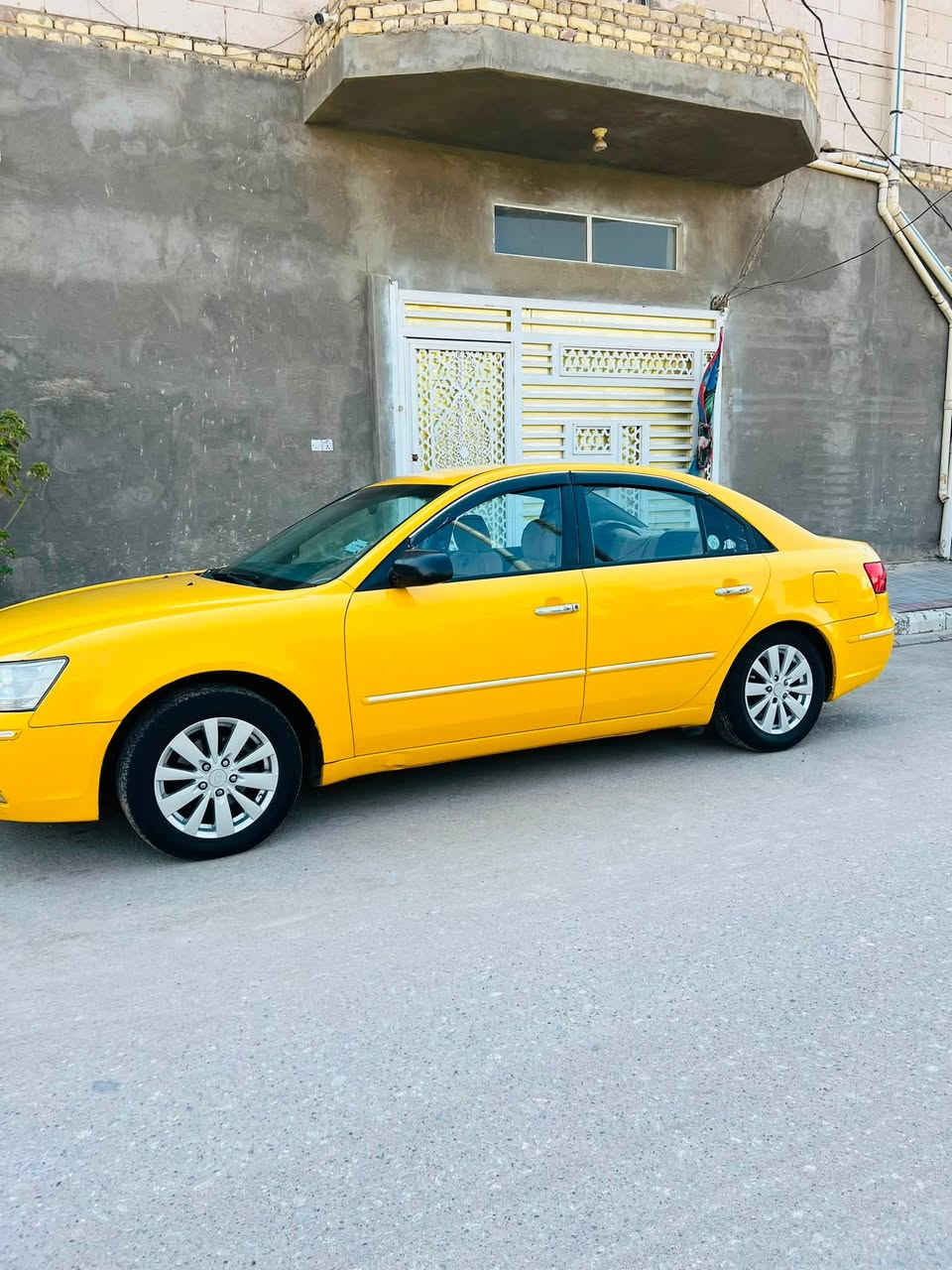سوناته خليجي 2012تكسي المطار
سياره نضيفه كلش وجاهزه تبريد مكينه حداديه تخم تاير مكينه2400
بيها طخات تكسي بدون تبديل ولاضربه قويه رقم بصره انكليزي بسم ابن عمي 
سعر95وبيه مجال قليل مكاني سماوه ***********
