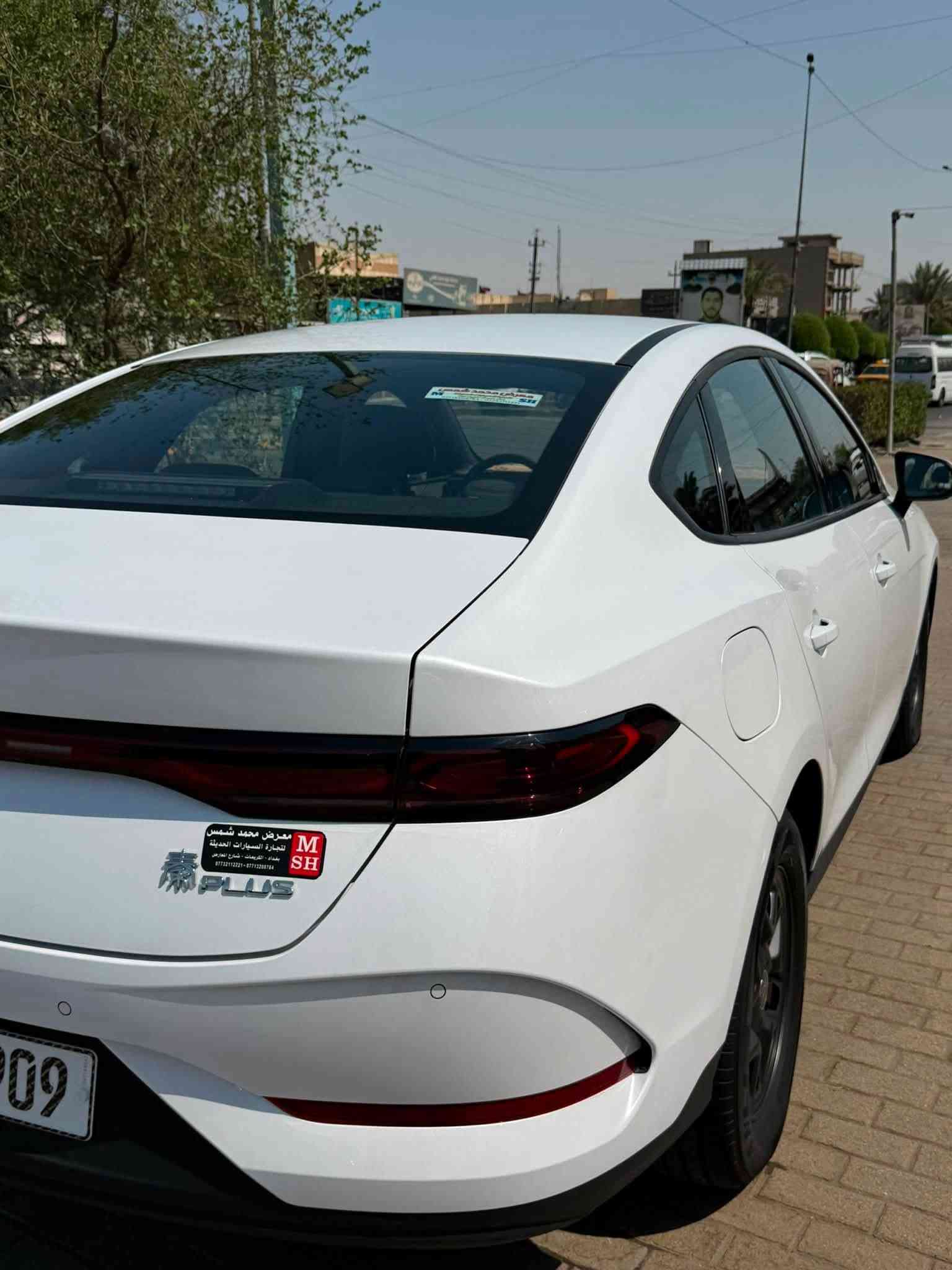 السلام عليكم
Byd كن بلاص داخل زيتوني 
الموصفات العادية 
ماشية 9 الاف. وقابل للزيادة 
مرقمه بغداد 
كاعيات 
شاحنه اساور اصلية 16 امبير 10 متر بيها ضمان سنتين 
السيارة حالتها نضيفة جدا بيها زلغ نص اصبع موضح بصوره
مكفوله من كلشي 
سعر 19.600دينار 
بيها مجال بسيط جدا حك الجية 
رقم التليفون *********** 
تواجد السيارة بغداد
