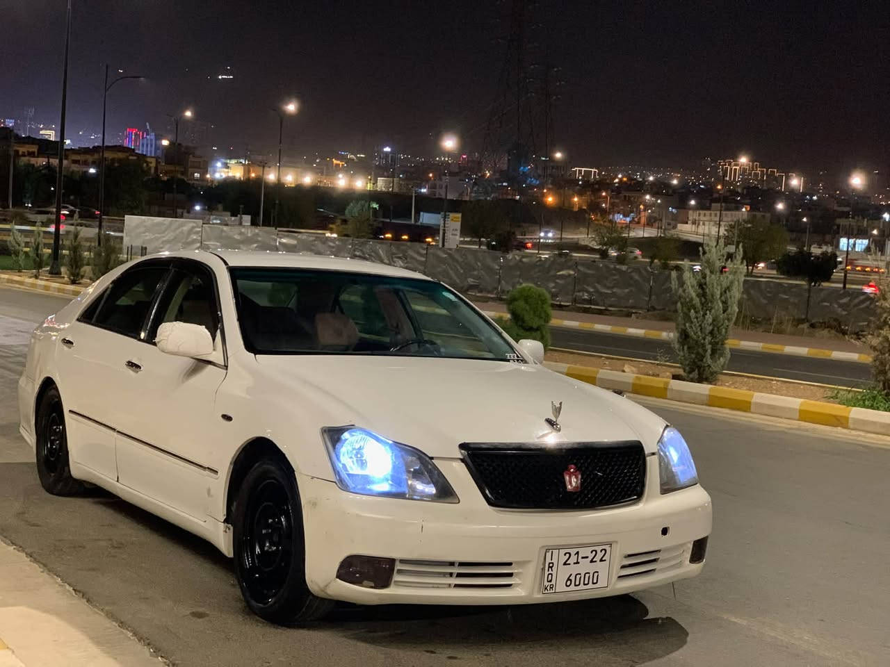 به ناوى خواى گه وره 
خوار هه مو بازار 
شاهينه ٢٠٠٥ 
١٨٢
رؤيال ى ناو ره ساسى 
براوه براوه 
گيرو مه كينه ى بئ عه يب 
سه قفو كه فه رو شانسى به شه رت 
كؤدى هه يه 
ده عمي قورسو وه رگه راوى نيه 
قفلو كؤتاى ٣٥ وه ره قه 
قيستو قه رزو ئالو گؤرم نيه 
شوين سليمانى 
***********
