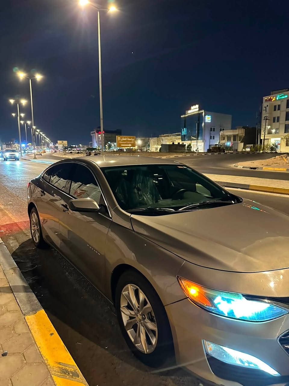 🚗 للبيع: شيفروليه ماليبو 2022 LT
📍 مكان السيارة:البصره
📞 للتواصل:***********
💰 السعر: 125 ورقة – قابل للتفاوض
📊 المسافة المقطوعة: 53000كليو متر
🛠️ المحرك: 4 سلندر 1500 تيربو

⚙️ المواصفات:
• بصمة تشغيل•
• كرسي السائق كهربائي
• تحكمات ستيرن 
• حساسات
• شاشة كبيرة
• تدفئة كشنات
• رادار جانبي
• رادار أمامي
• نظام الإطفاء الذاتي
• إضاءة بلوجكتر LED
• ويل كب
• تبريد قطعتين
• مانع انزلاق
• بلوتوث
• AUX
• USB

⚠️ الضرر:
• حادث خلفي صندوك
• شبرين بالبنيد صبغ بدون ضرر داخل المحرك نهائياً
• سياره جديده كلش بمعنى الكلمه
•

📌 تفاصيل إضافية: 
• رقم السيارة: أربيل
•
