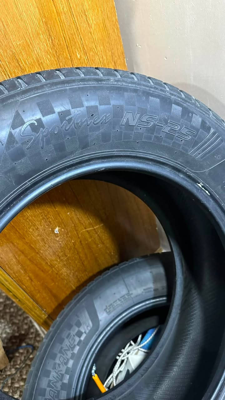 تايرات مستعمله للبيع مكان البصره عدد 3  اثنين منهم بيهم ركعه واحد مابي سعرهم كلهم 80الف قفلل الحجم 265/60R18. للتواصل ***********

