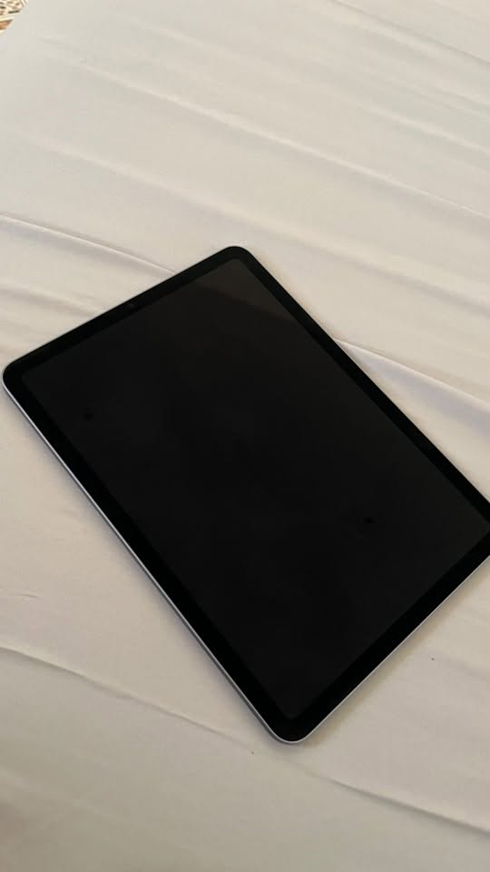 ايباد air 5
الذاكره 64 
البطاريه 89
النظافه 100‎%‎
للتواصل واتساب ***********
السعر 550
