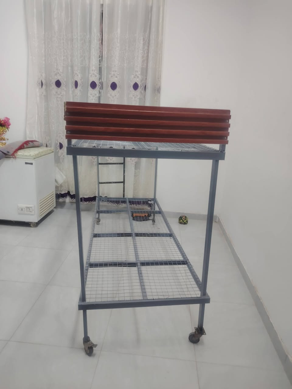 السلام عليكم جربايه للبيع جديده حديد ثقيل السعر ١٢٠ وبيها مجال استفسار اتصل على رقم ***********
