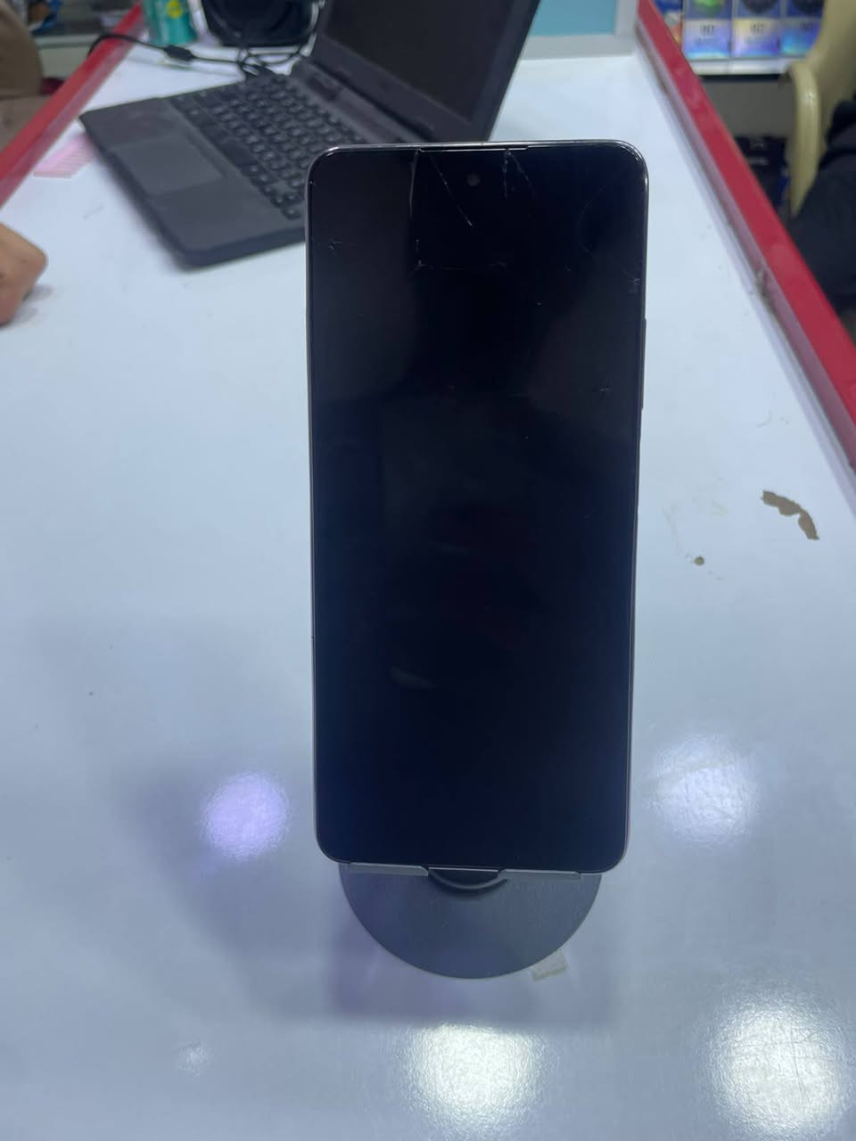 السلام عليكم 
Infinix NOTE 10 Pro
مبدل بطاريه وشاشه مفطورة
ذاكرة ١٢٨
٩٠ وبي مجال بسيط
***********
