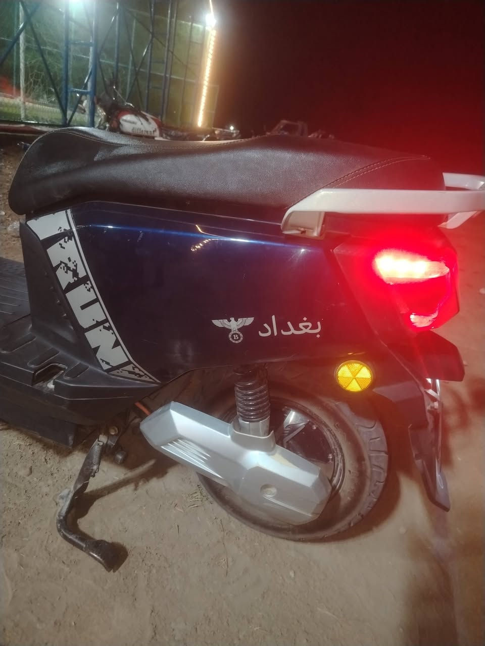 سلام عليكم دراجه شحن للبيع سعر 500وبيه مجال المكان بغداد ابو غريب ***********
