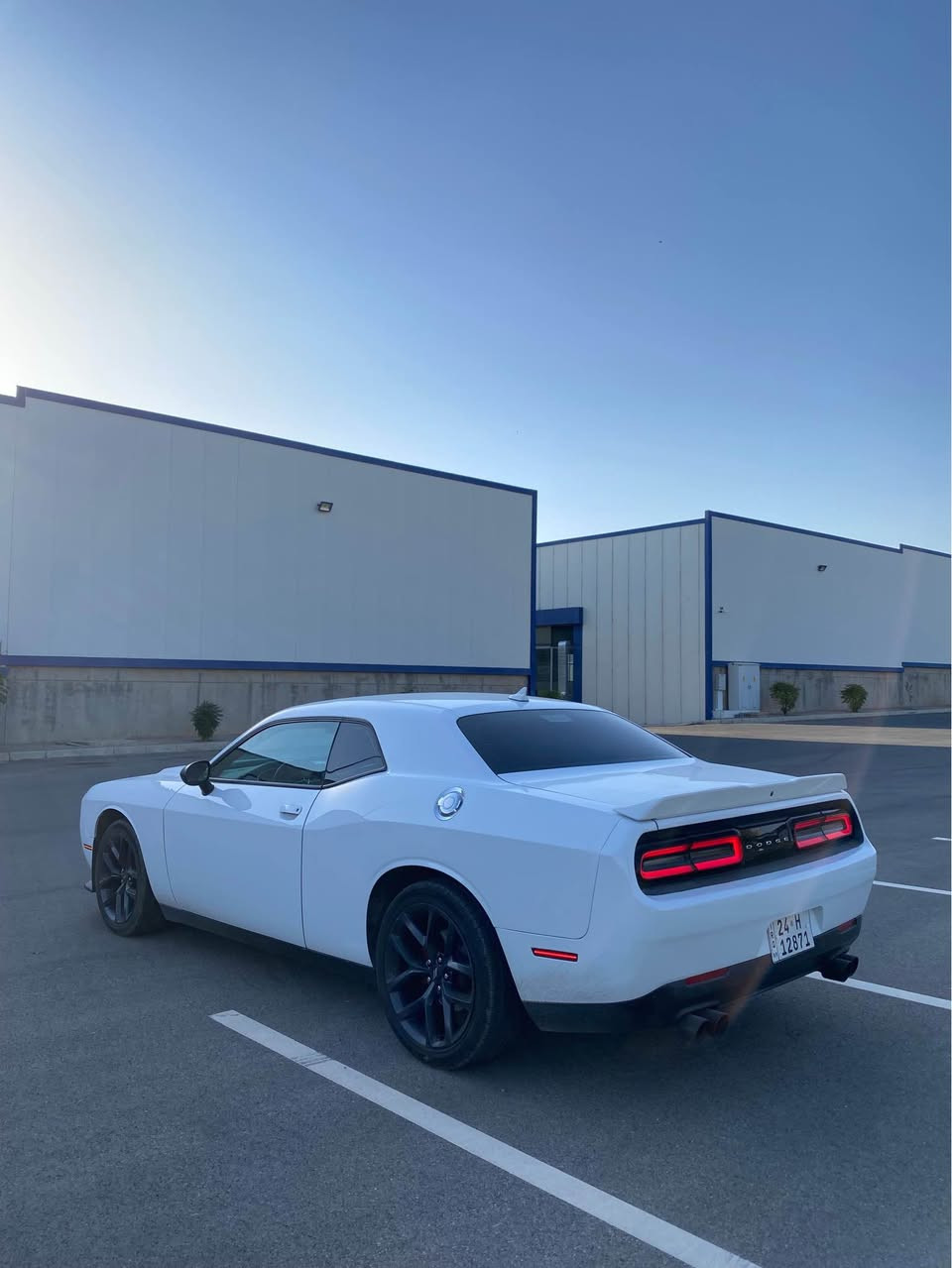 Dodge Chalnger 2018 SXT 
سيارة نظيفة 
محرك ٣.٦ - ٦ سلندر 
فول مواصفات بس بدون فتحة 
ضررها بيها صفحة صبغ هو مو صفحة كامل بس انطيك صفحة صبغ بدون دواخل و الارباكان مرجعة سستم 
سعرها بلاشش ١٤٥$ ورقـــة و مجال 
للمزيد من المعلومات اتصل على هذا الرقم 
كورك-واتساب 
(***********)
عز سميل, دهوك
