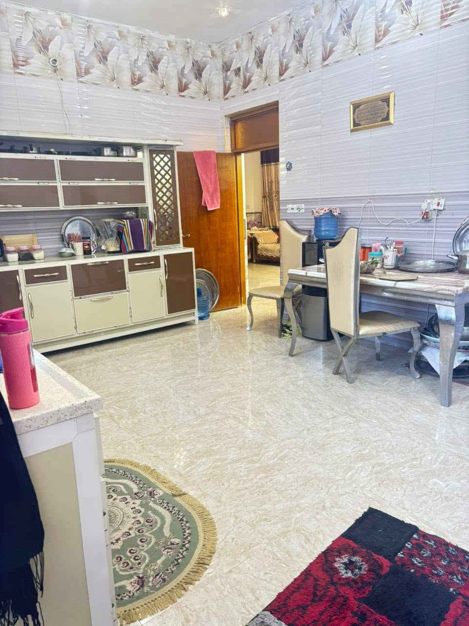 #للبيع🌟
دار 200م طابقين (4) غرف شارع 20م بالخدمات بالخاجية🌟
للتواصل خاص أو واتساب على الرقم ***********📍

