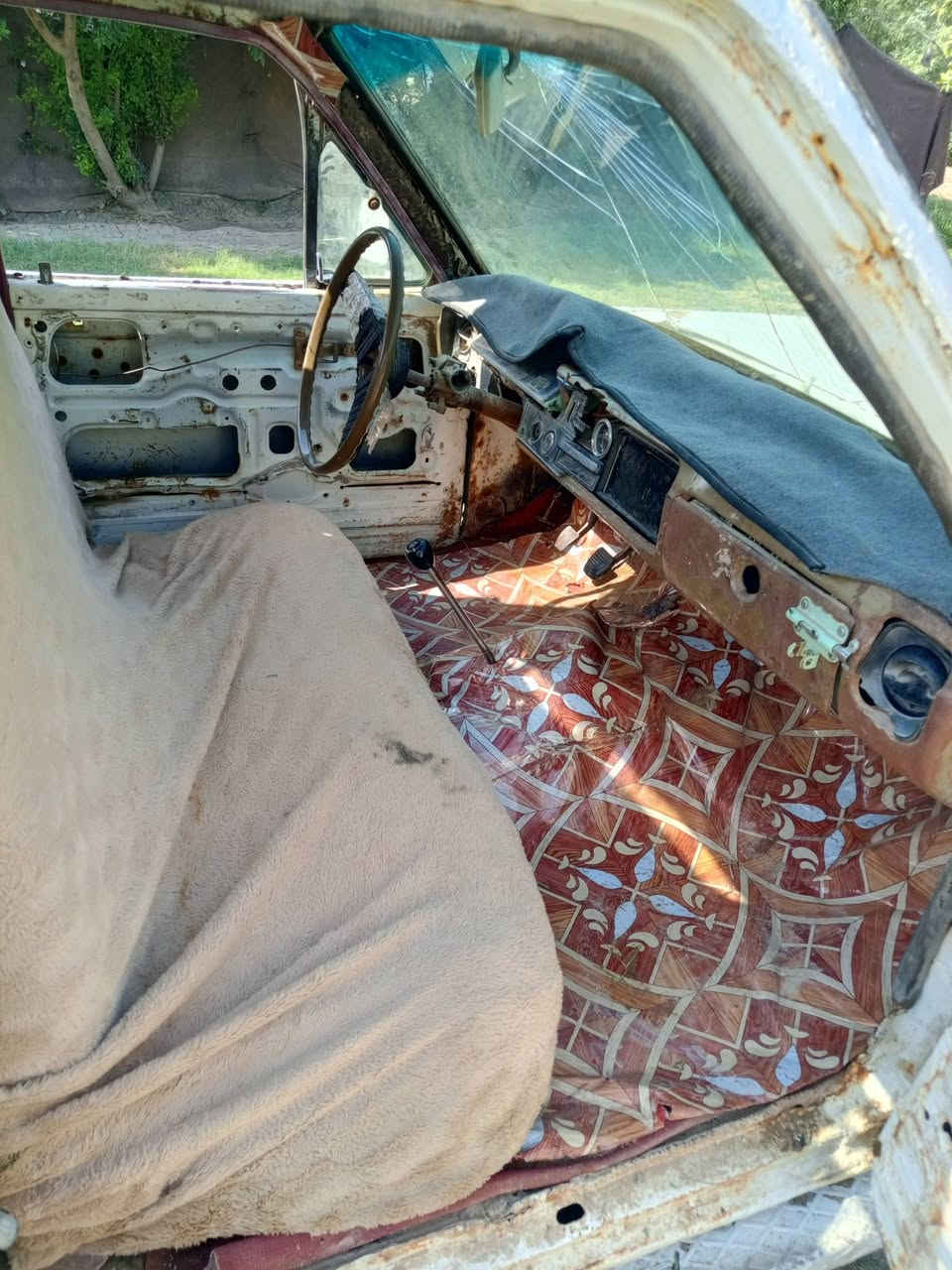 السلام عليكم للبيع 
بيكم موديل 80 
رقم ديالى 
سياره مكفوله كير محرك اكسن شاصي كله نظيفه درجه اولى 
العنوان واسط قضاء الصويرة 
الاستفسار اتصل على الرقم 
السعر 18 وبيها مجال 
***********
