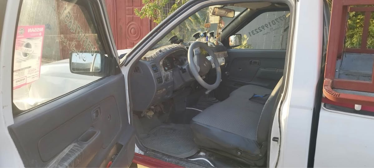 ‎سەرەتا بەناوی خوای گەورە پیکاب نیسان تاک ٢٠٠٢گێڕو  مەکینە و ئەکسلی بەشەرت تەبرد لەسەر سوتج و پاوەر ه‎ حلبجة, السليمانية

نص مكتوب في الصور:
- *********** سمير السيارات
- 2002