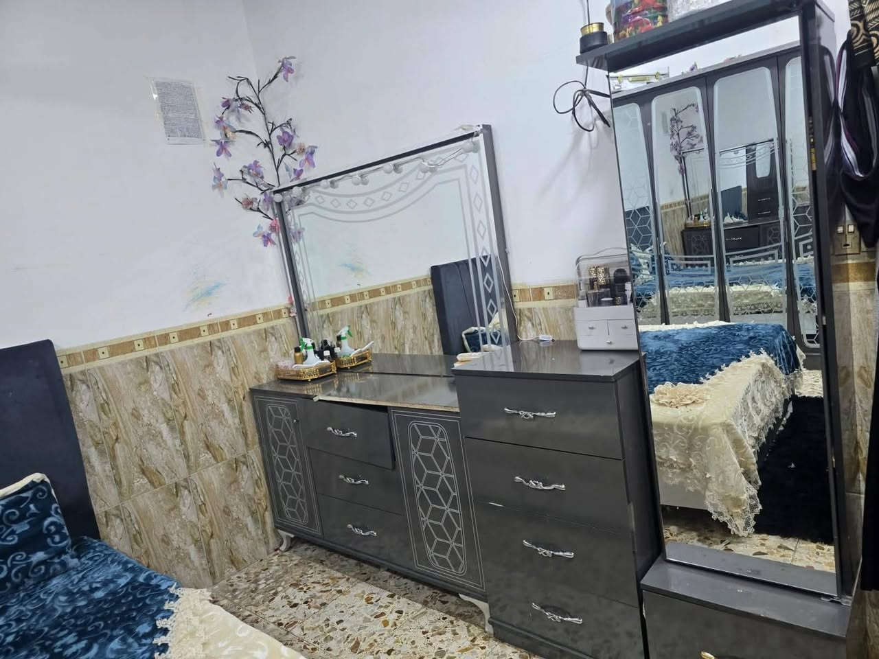 السلام عليكم 
غرفة تركيه نضيفة سعرها مليون وبيه ومجال 
استفسار اتصال ..***********
