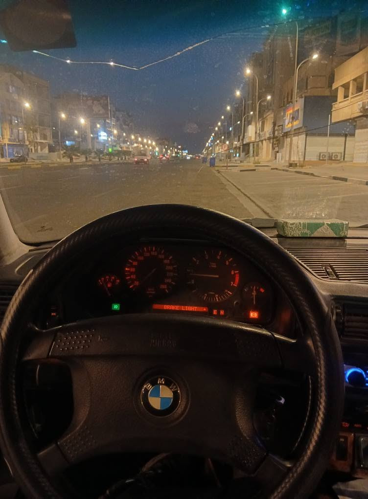 السلام عليكم سياره bmw 1991 730 
مكينه 35 مفتوح السياره  مصبوغه عام جماليه بدون ضربه مكينه كير حداده تبريد كله جاهز غرفه جديده دبل جام دبل جكمجه يحتاج الها واحد يرتبها السياره بيها بعض الملاحضات   سنويه منتهيه رقم بغداد شرط التحويل سعرها 45وبيها مجال حك جيتك او مراوس 
***********
*********** البصرة, العراق
