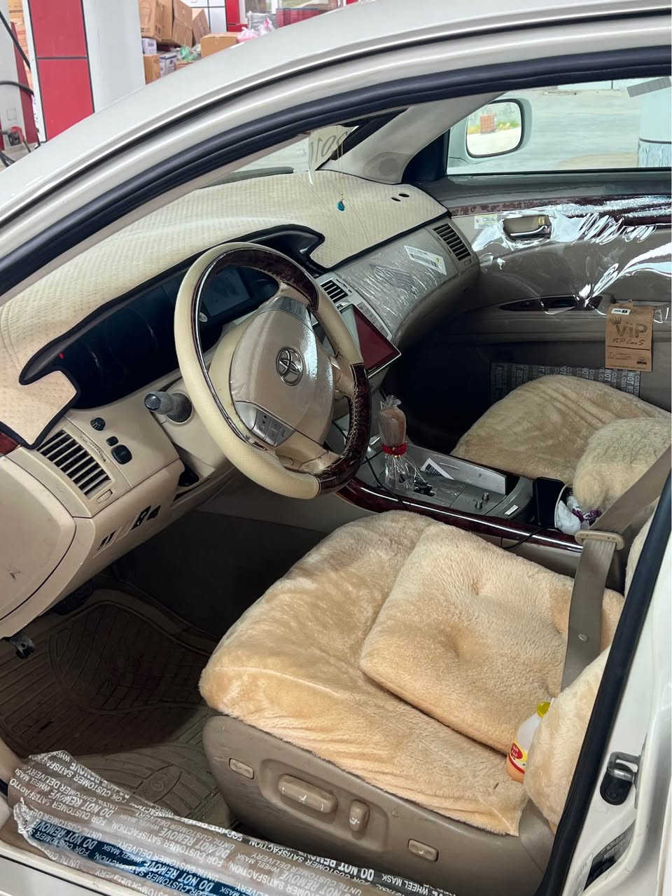 ئەڤەلۆن مۆدێل 2007 لیزەری پێش

کۆدی بۆ کراوە و بارکۆدی وەرگیراوە

گێڕ و مەکینەی بەشەرت هەزار فیتەر

تەبریت سارد و گەرم مەزبووت

پێش و پشتی کەپسە لێدراوی نییە

تازە ڕۆنی مەکینە و هایدرۆلیکی گێڕەکەیم گۆڕیووە

سەقفی بەشەرت 

سەیارەکە مەسرەفی نییە هی ماڵە هی مەعرەز نییە

سەیارەکە لە چەمچەماڵە مووشتەری نییت سەرمان مەئێشێنە ❤️

*********** Singapore
