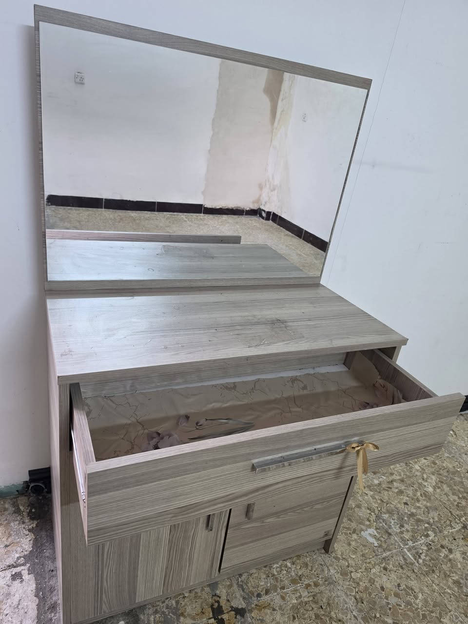 ميز مرايا مابي كل عيب 50يؤجد تؤصيل داخل كركؤك ***********
