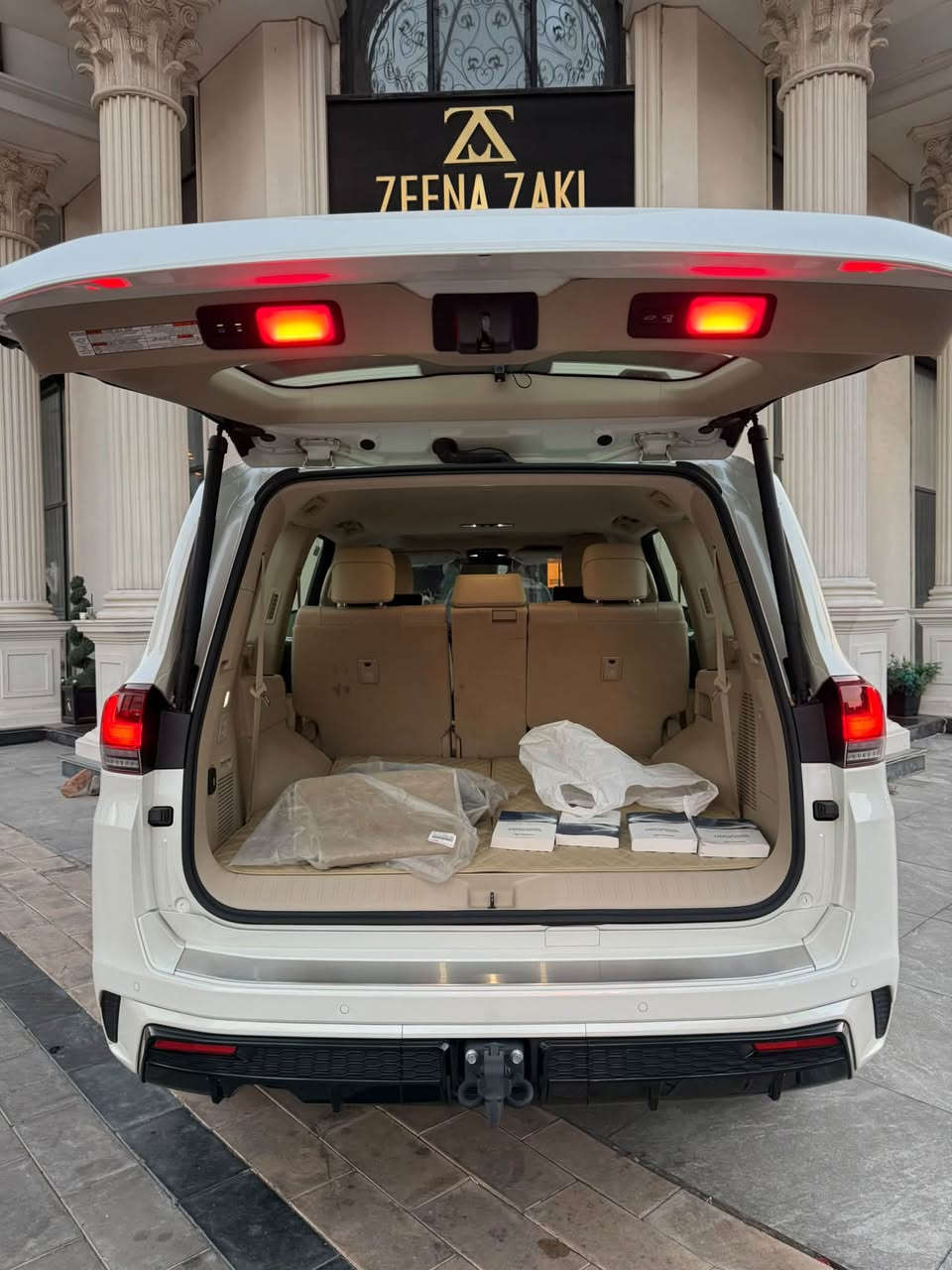 لاندكروز 2025 VX Limited 
السيارة بريم اصل باب اولا
مغلفه ppf من زيرو ضمان 10 سنوات 
كفالة عامة من كلشي 
ماشيه 13 الف كيلو فقط 
السياره بعدهه على وضع الزيرو 
رقم بغداد تحويل مباشر 
السيارة فول مواصفات 1/1 
بيبان شفط 
فلاشات  بل صندوق الخلفي
رادار امامي جانبي خلفي 
نقطه عمياء 
دبل شاحن وايرليس (بريم)
تشغيل عن بعد 
4 كامرات 360 درجة
كراسي امامية تدفئة تبريد
الكراسي الخلفيه تبريد
مكان السيارة بغداد 
رقم الهاتف / واتساب ***********
